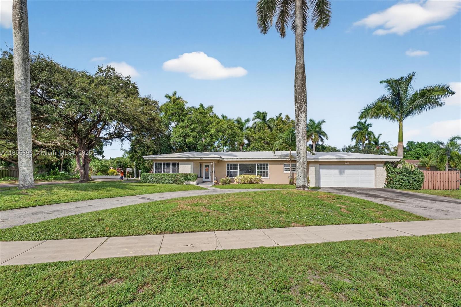 801 Holly Ln, Plantation