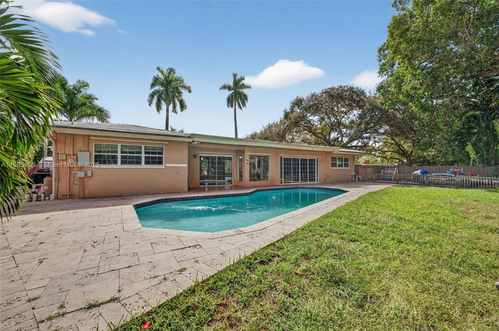 801 Holly Ln, Plantation