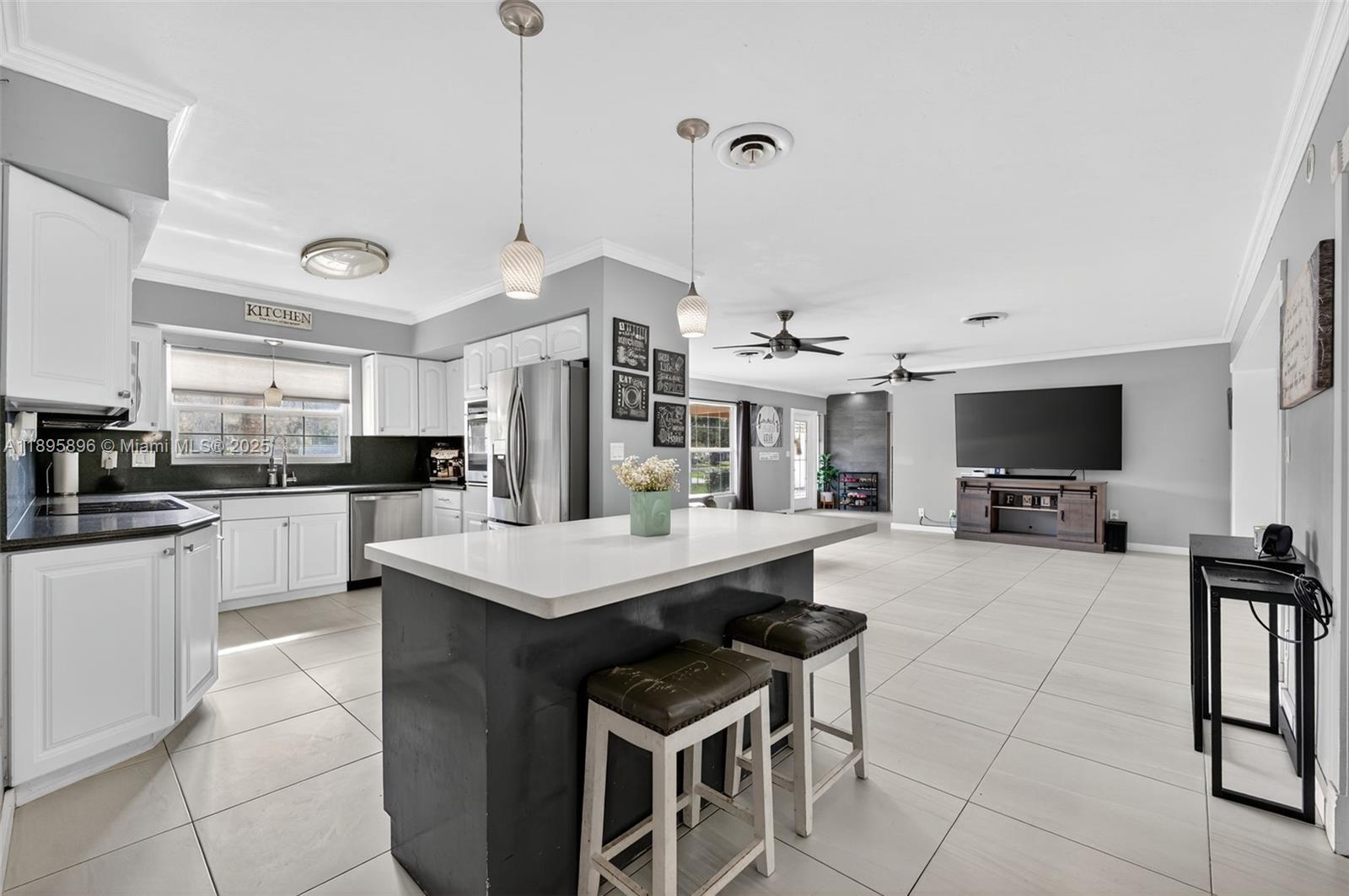 801 Holly Ln, Plantation