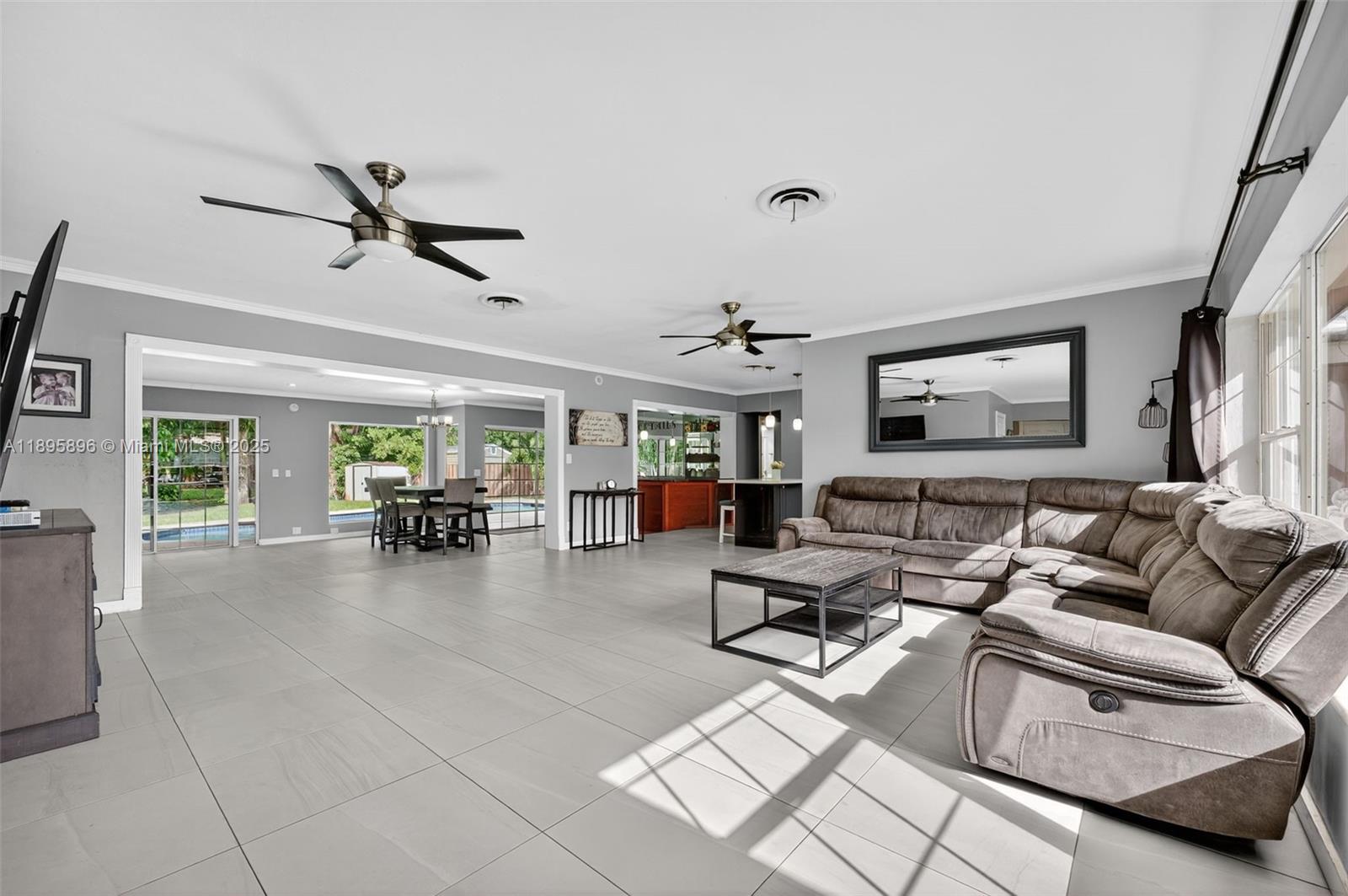 801 Holly Ln, Plantation