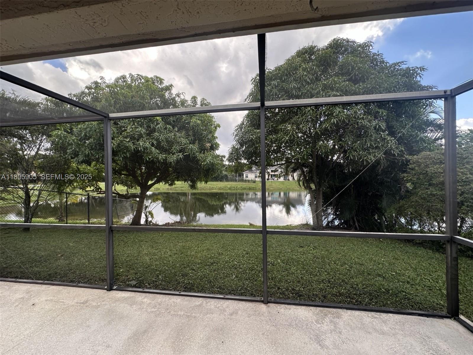 2917 Myrtle Oak Cir, Davie