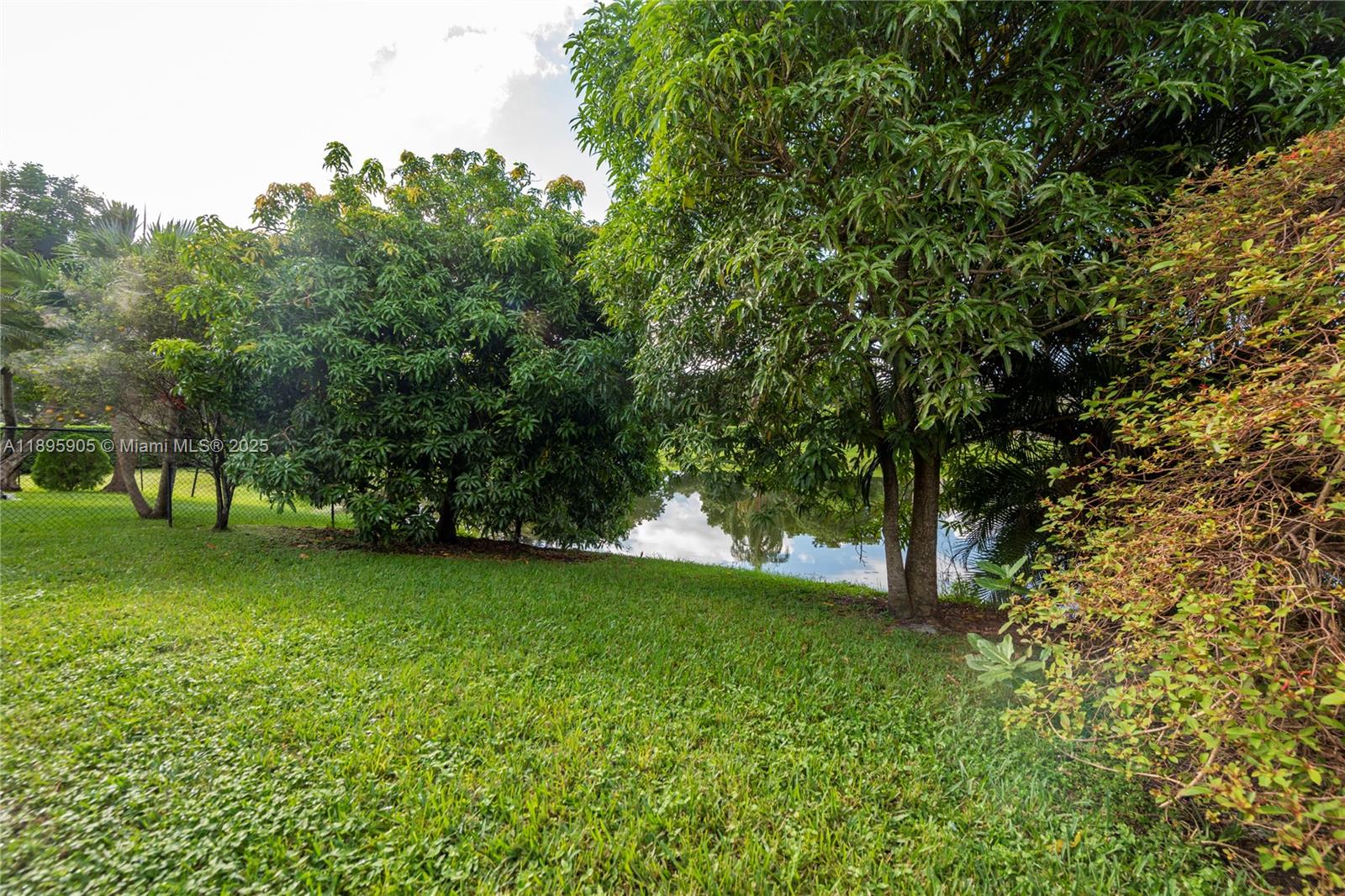 2917 Myrtle Oak Cir, Davie