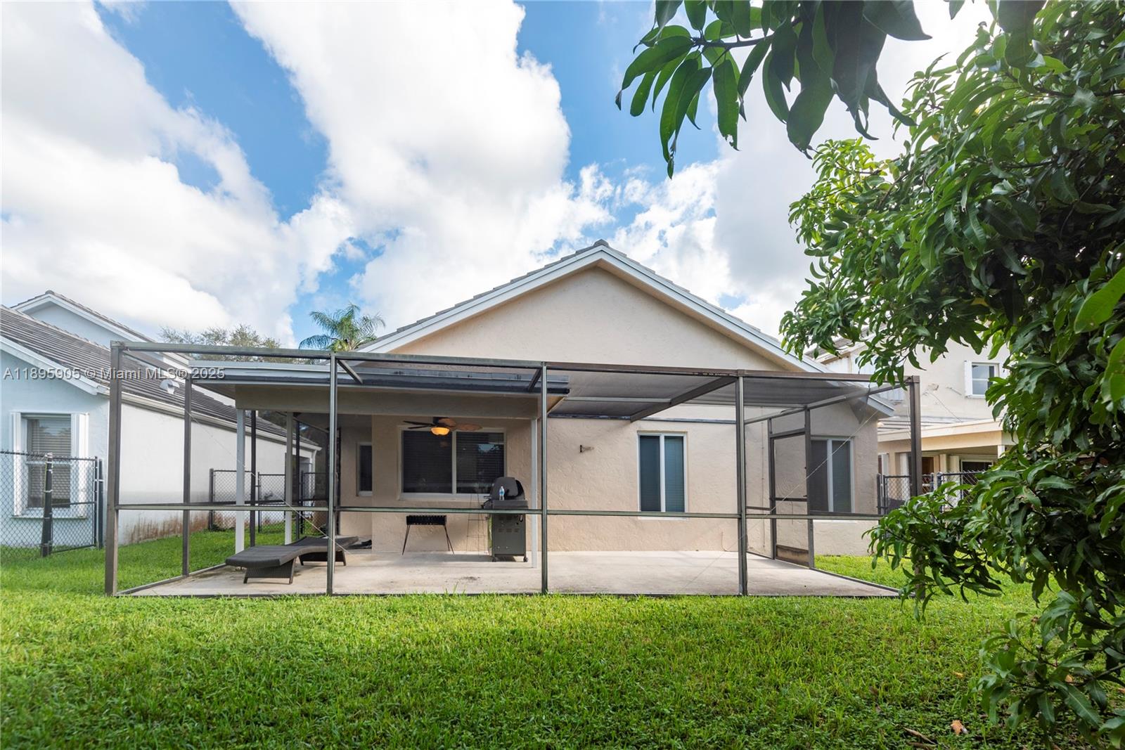 2917 Myrtle Oak Cir, Davie