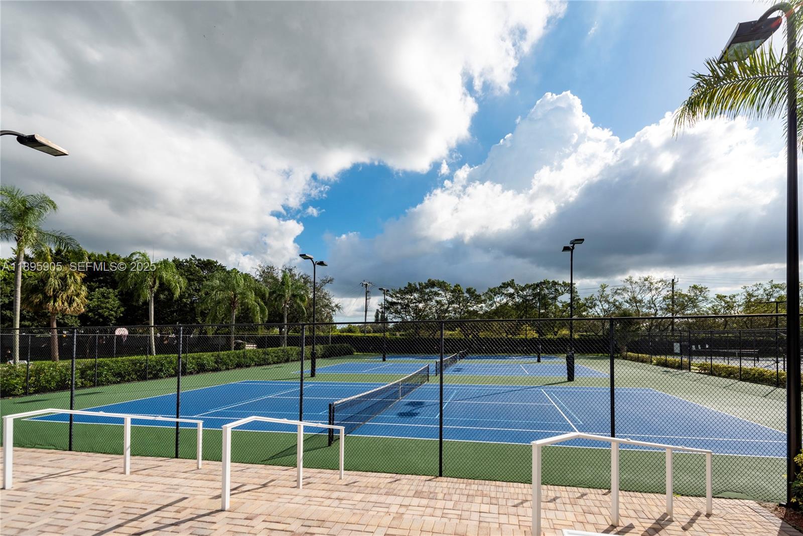 2917 Myrtle Oak Cir, Davie