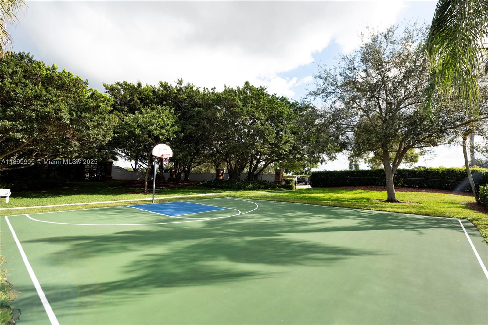 2917 Myrtle Oak Cir, Davie