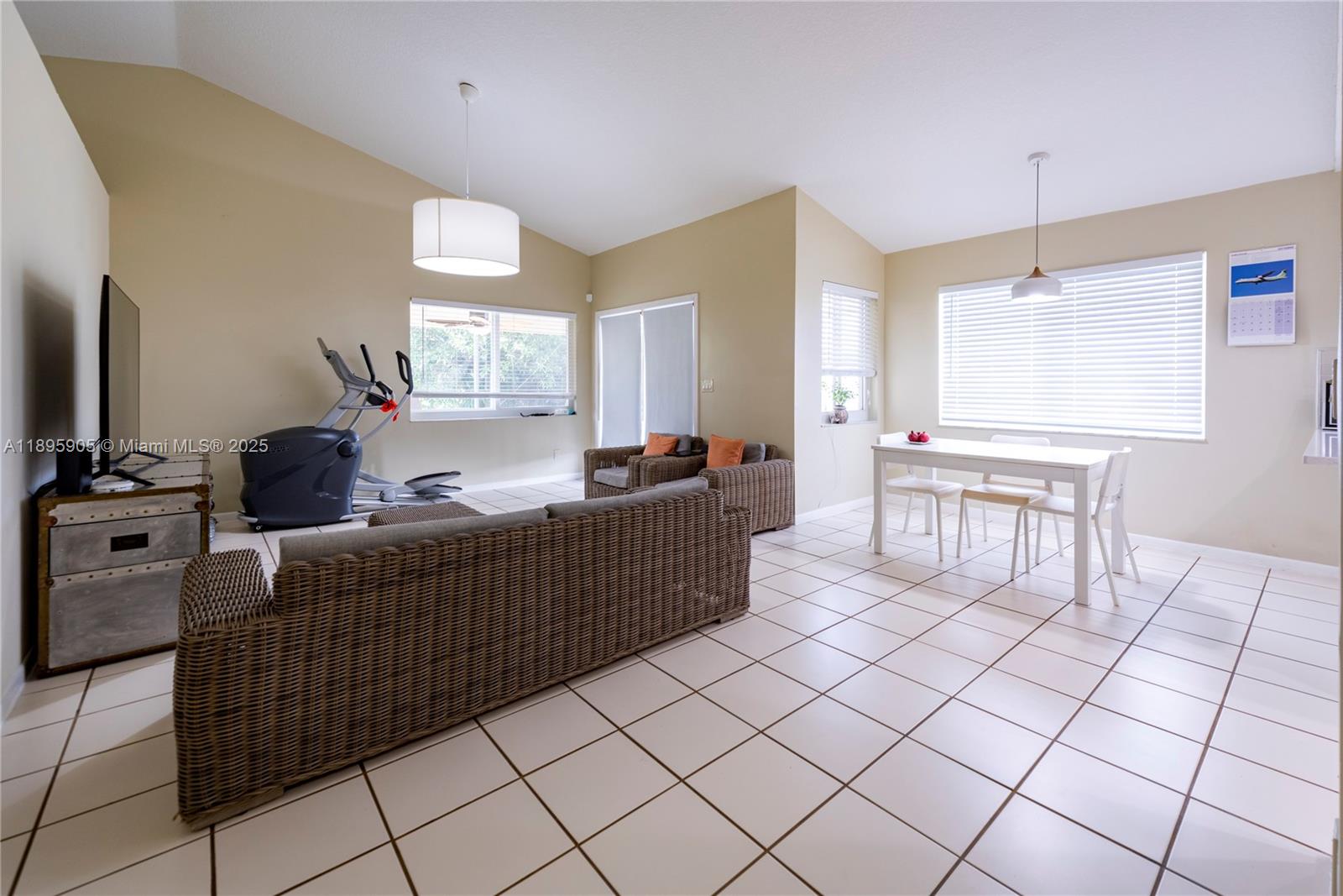 2917 Myrtle Oak Cir, Davie