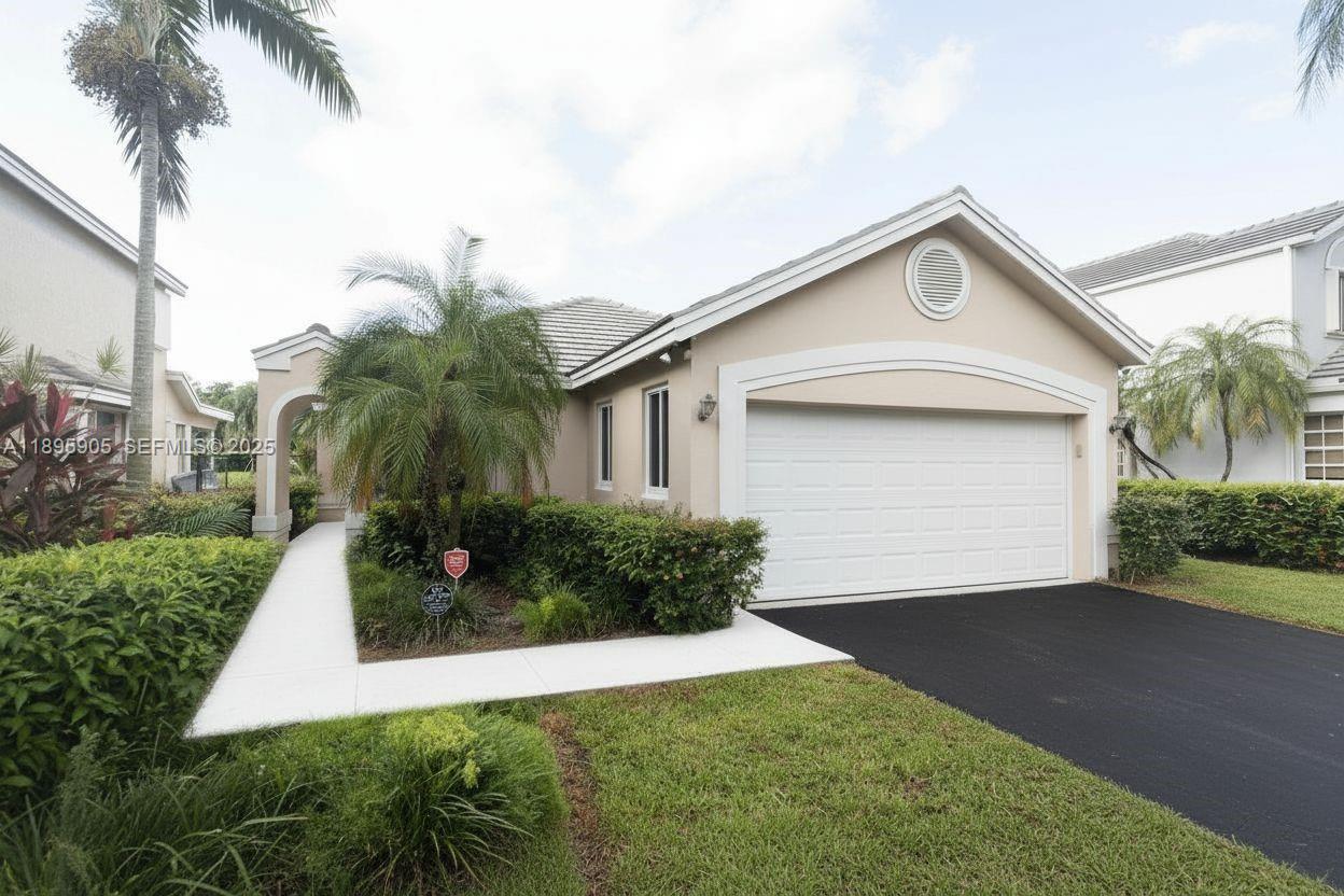 2917 Myrtle Oak Cir, Davie