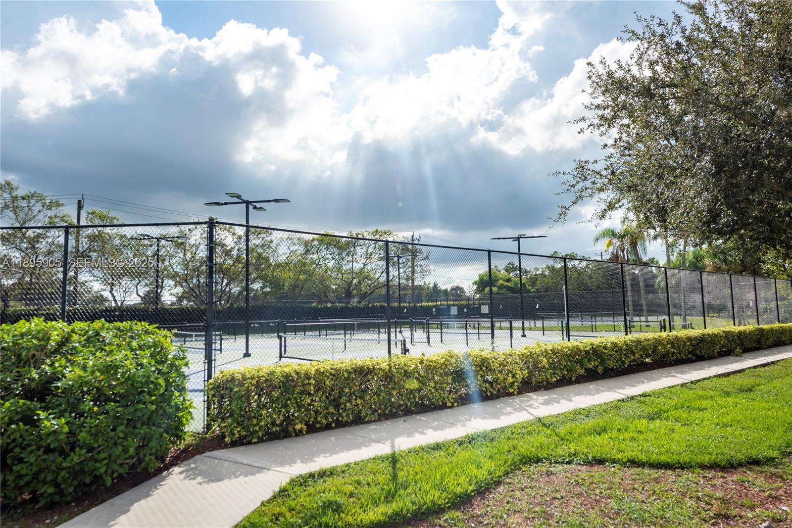 2917 Myrtle Oak Cir, Davie