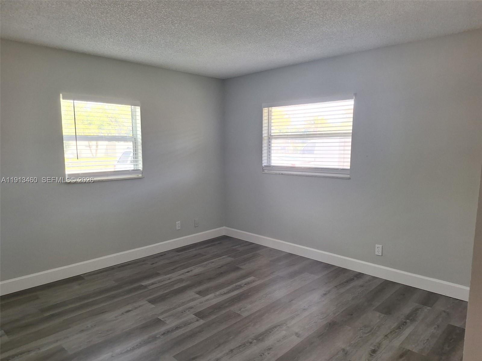 324 NE 44th St # 324