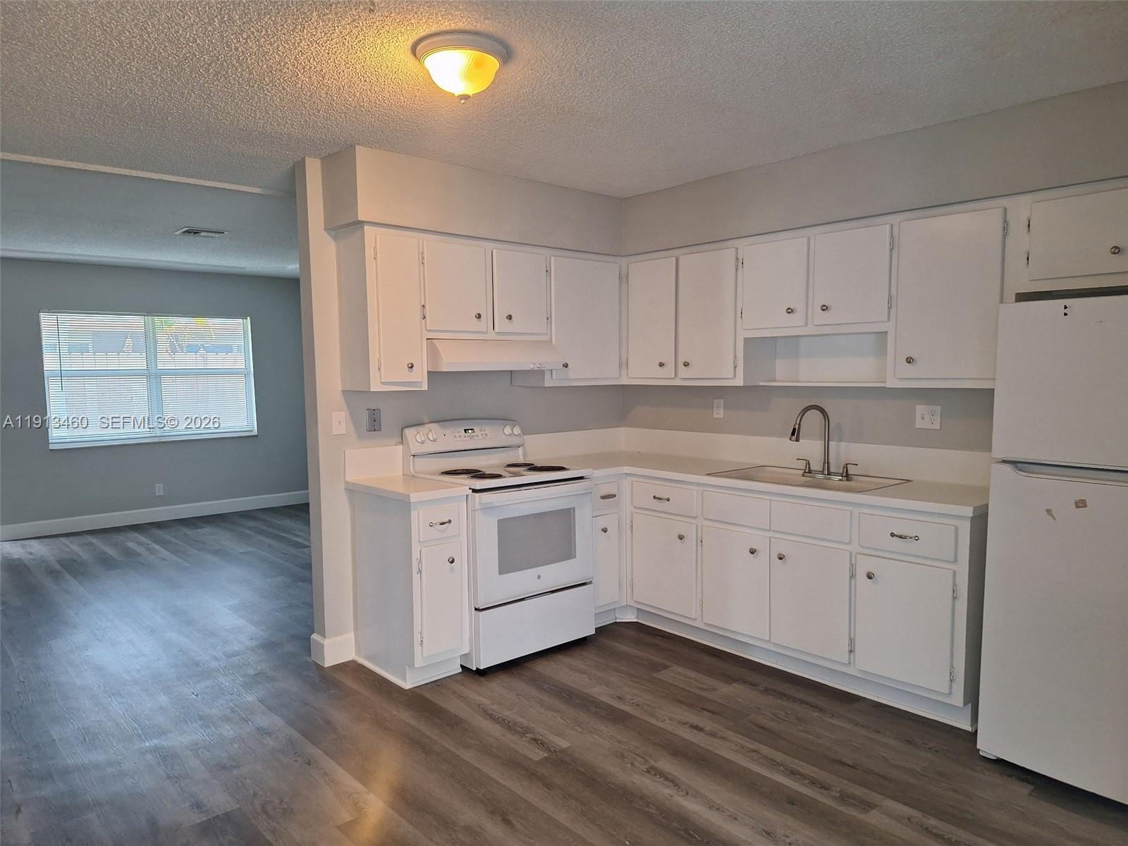 324 NE 44th St # 324