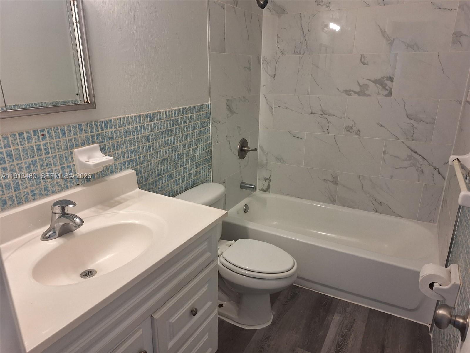 324 NE 44th St # 324