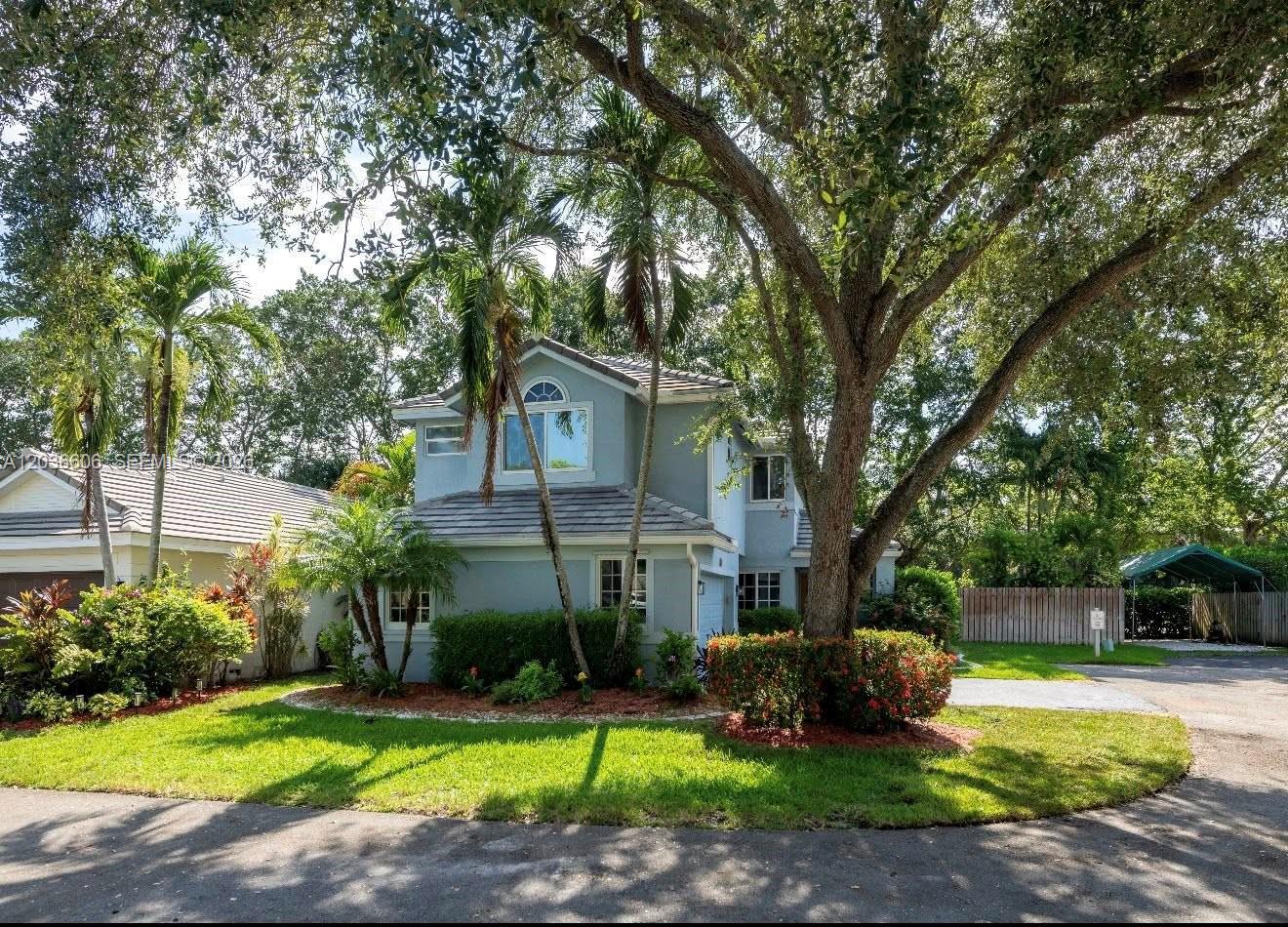 8815 Woodside Ct