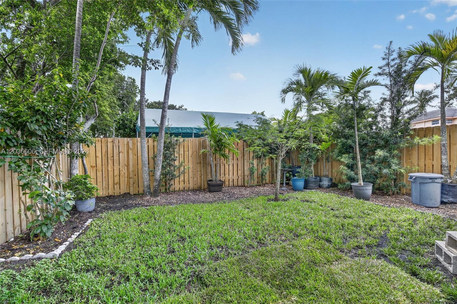 8815 Woodside Ct