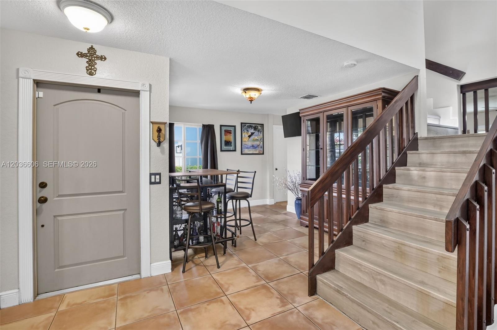 8815 Woodside Ct