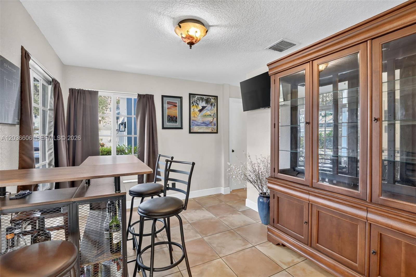 8815 Woodside Ct