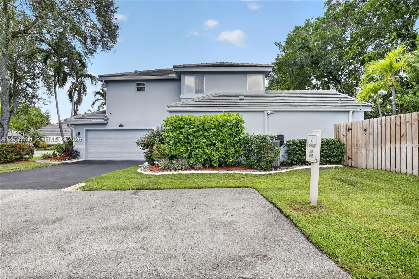 8815 Woodside Ct