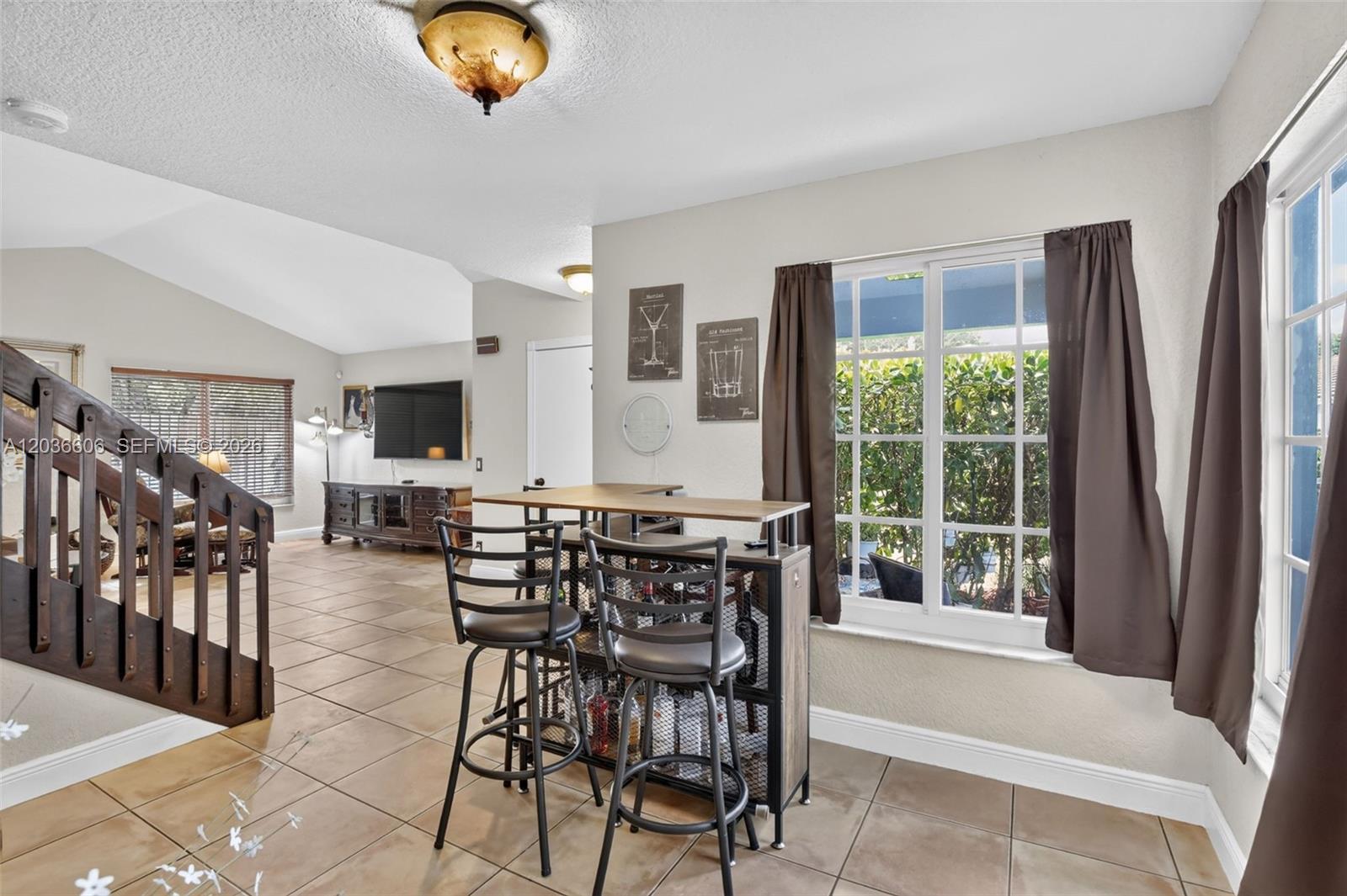 8815 Woodside Ct