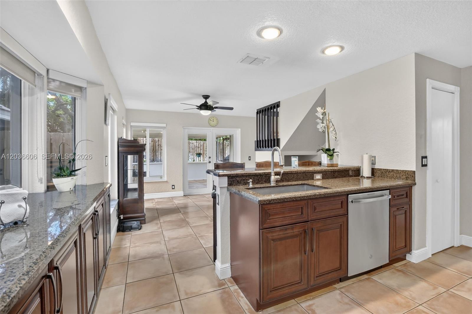 8815 Woodside Ct