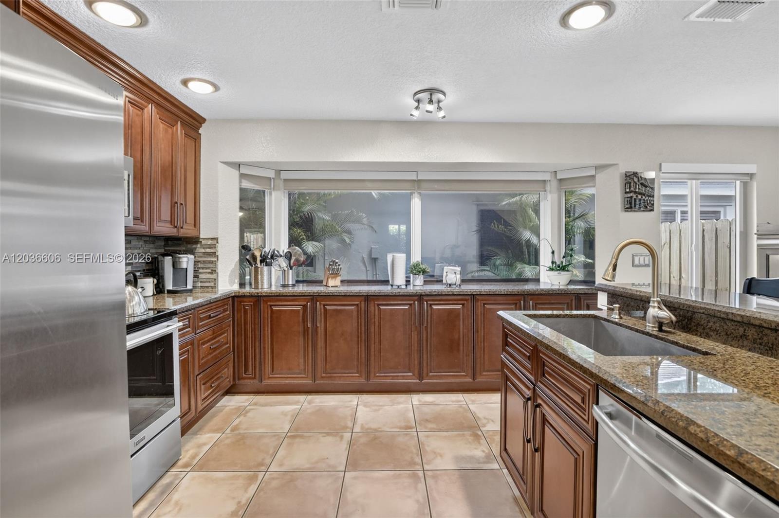 8815 Woodside Ct