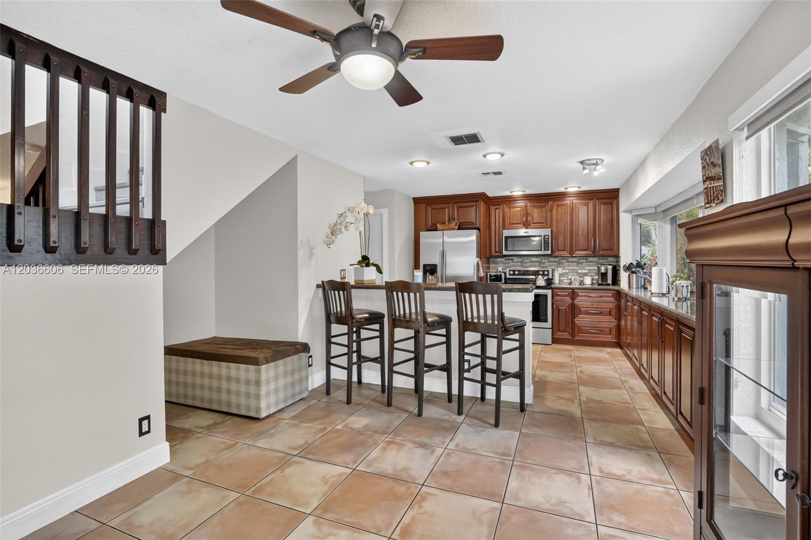 8815 Woodside Ct