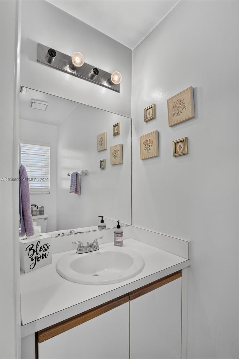 8815 Woodside Ct