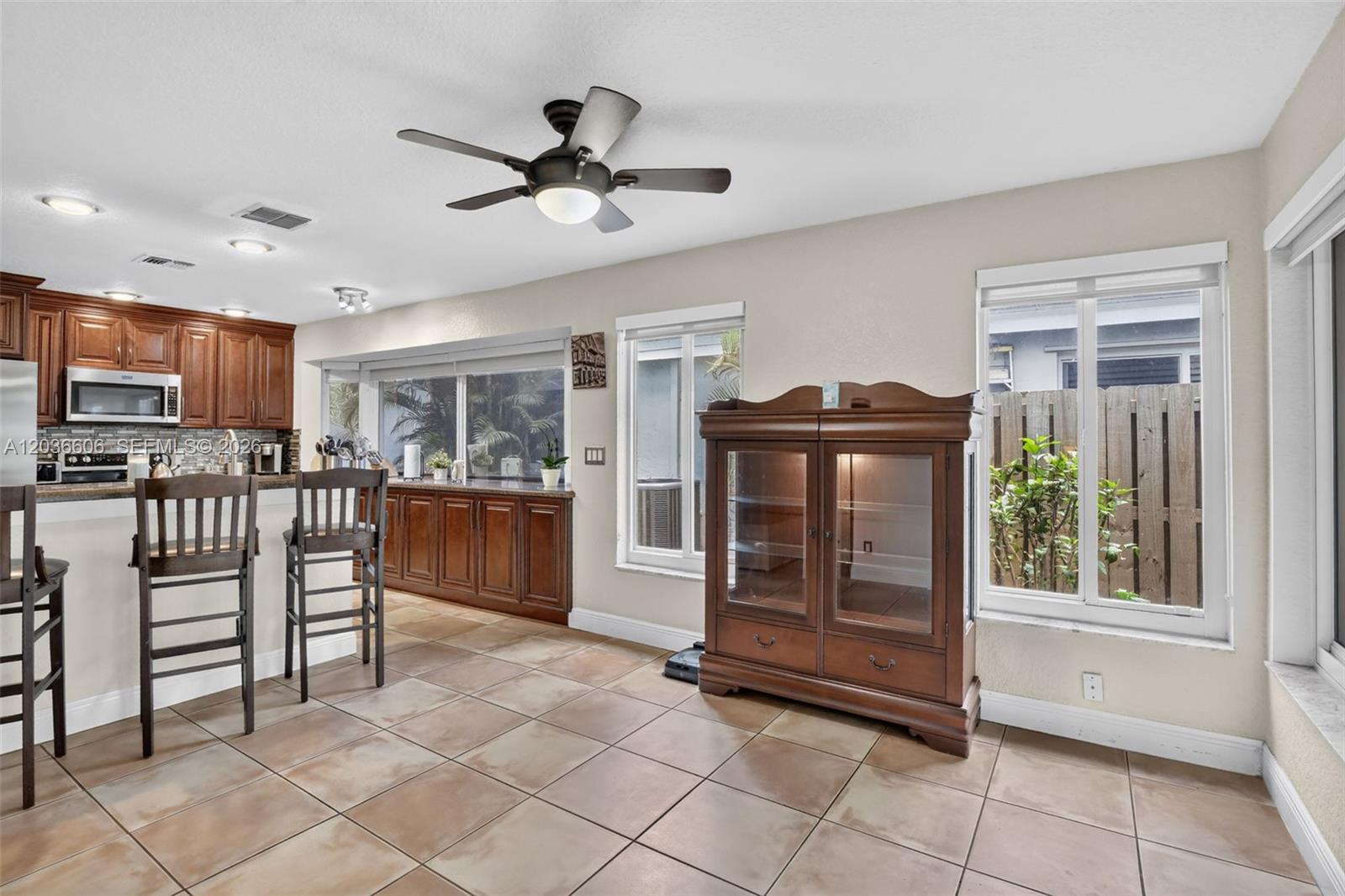 8815 Woodside Ct