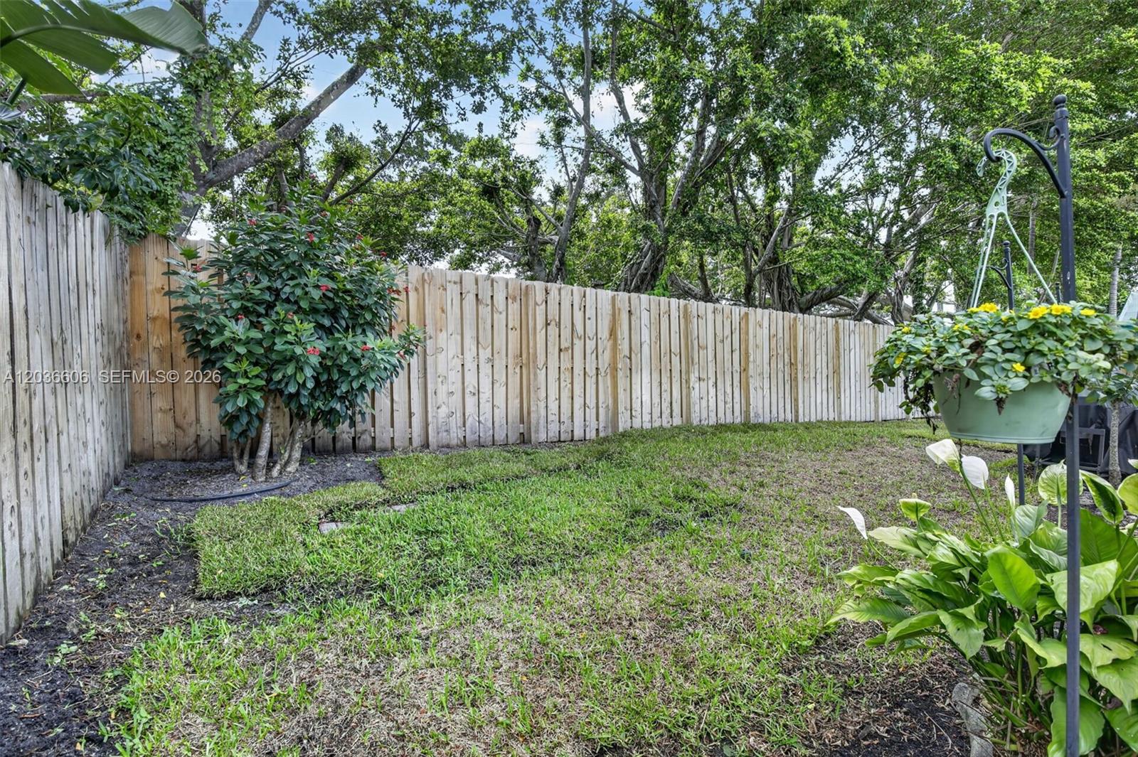 8815 Woodside Ct