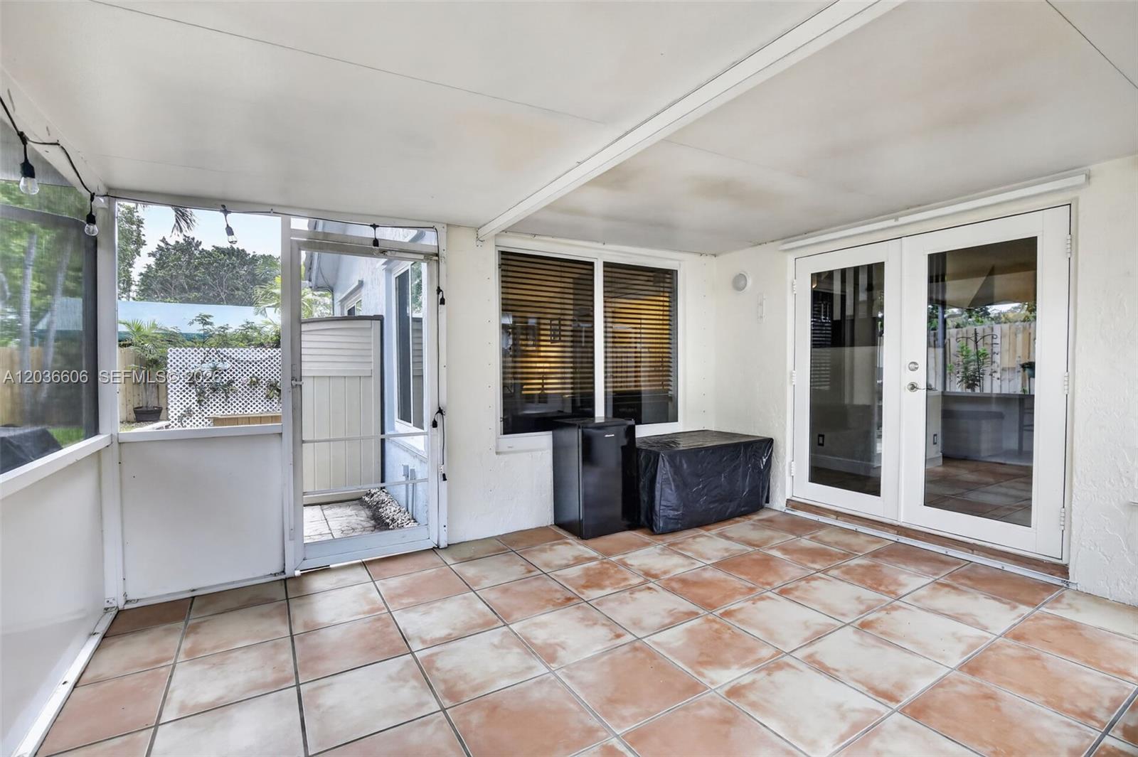 8815 Woodside Ct