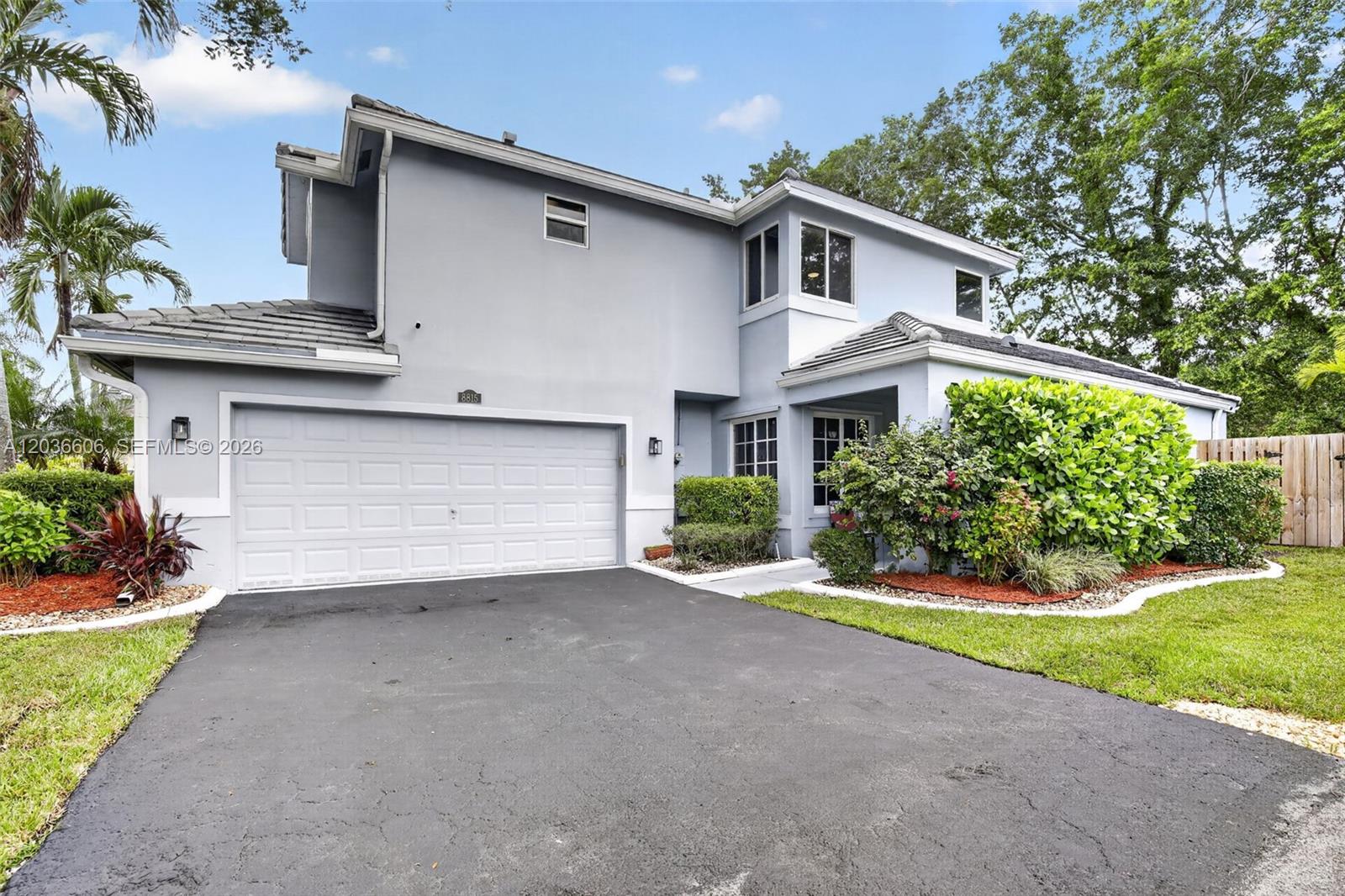 8815 Woodside Ct