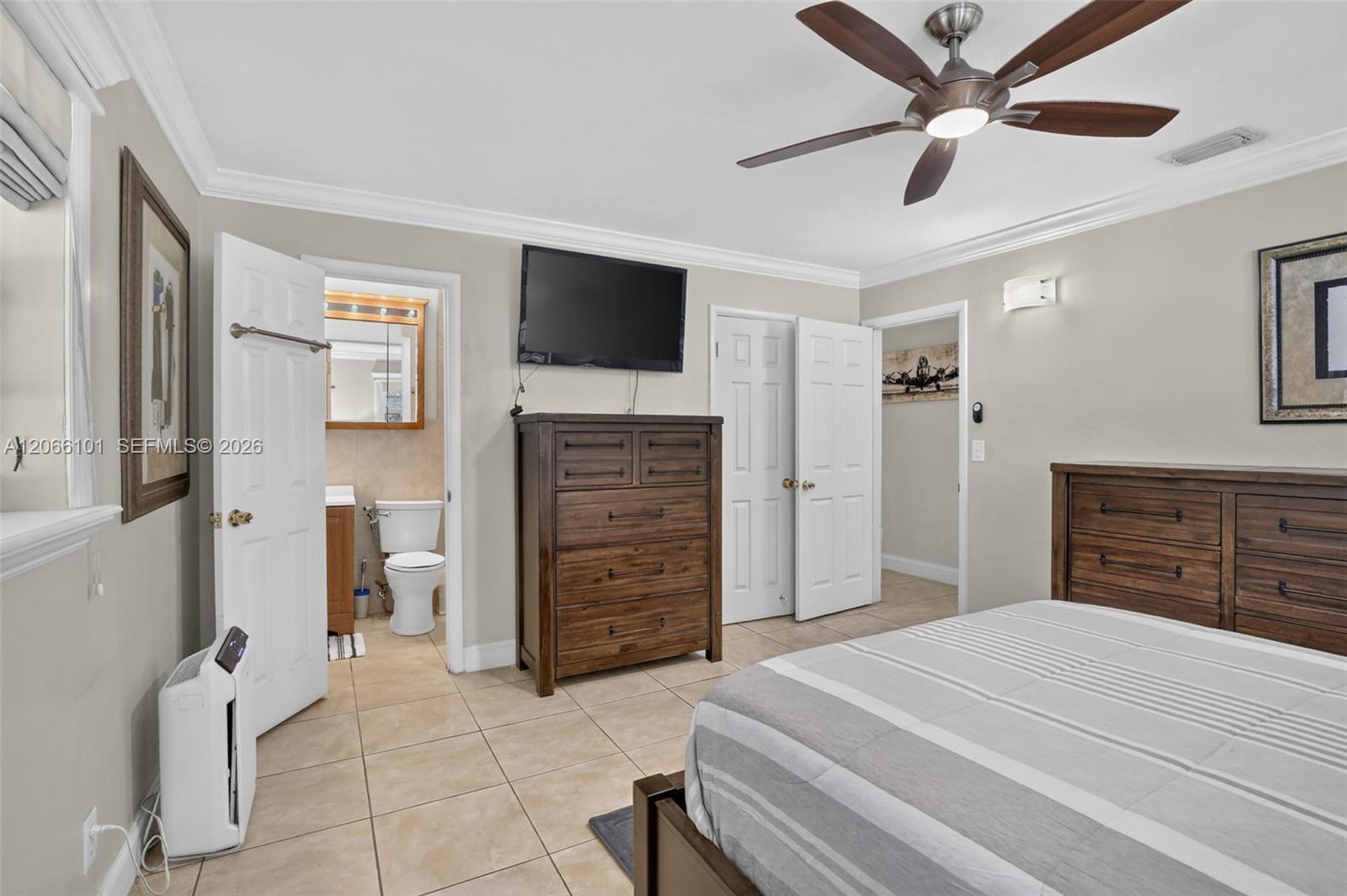 801 Ixora Ln