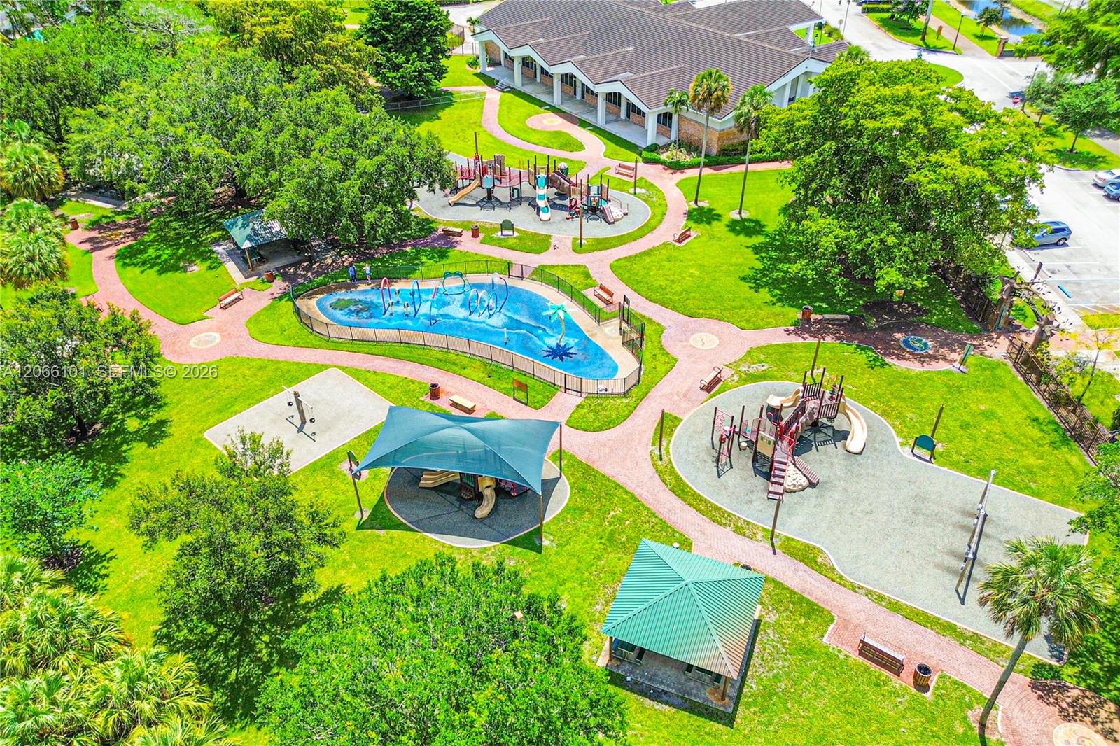 801 Ixora Ln