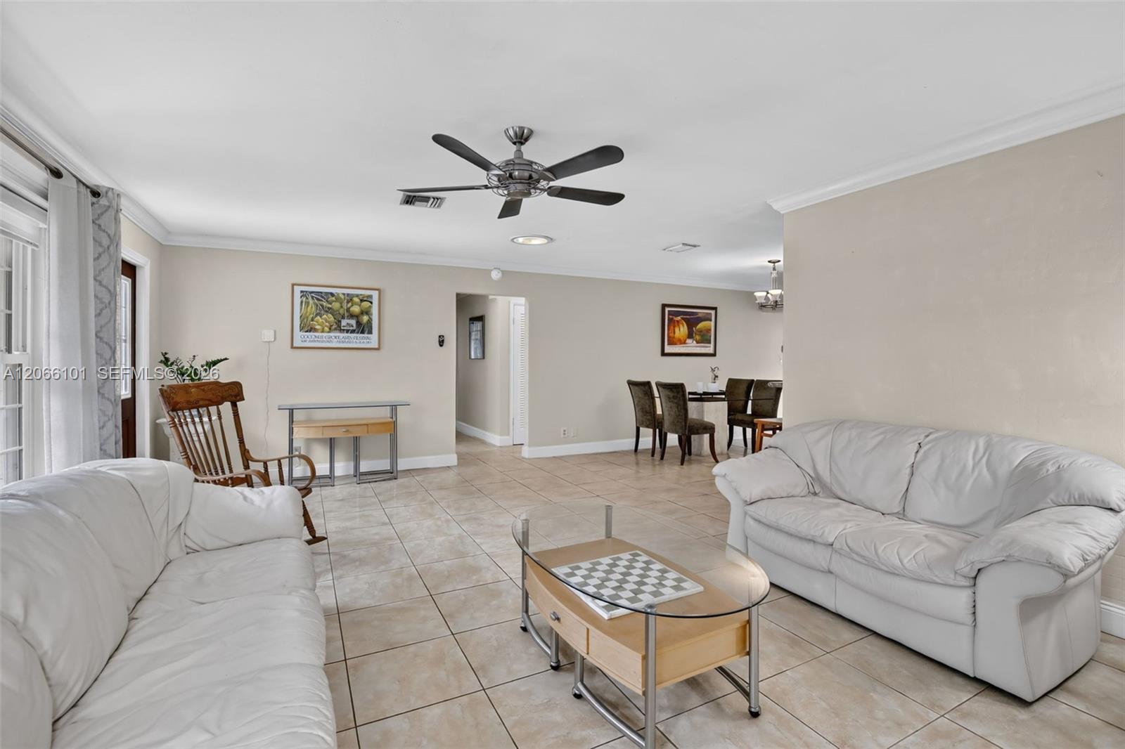 801 Ixora Ln