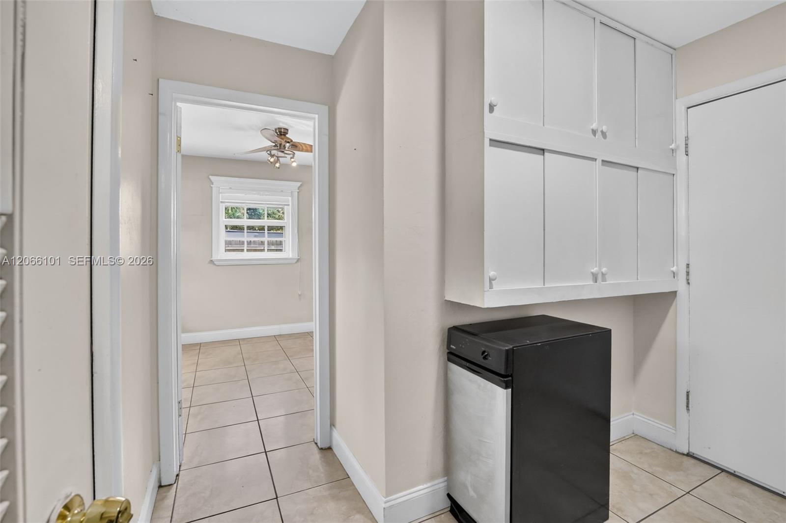 801 Ixora Ln
