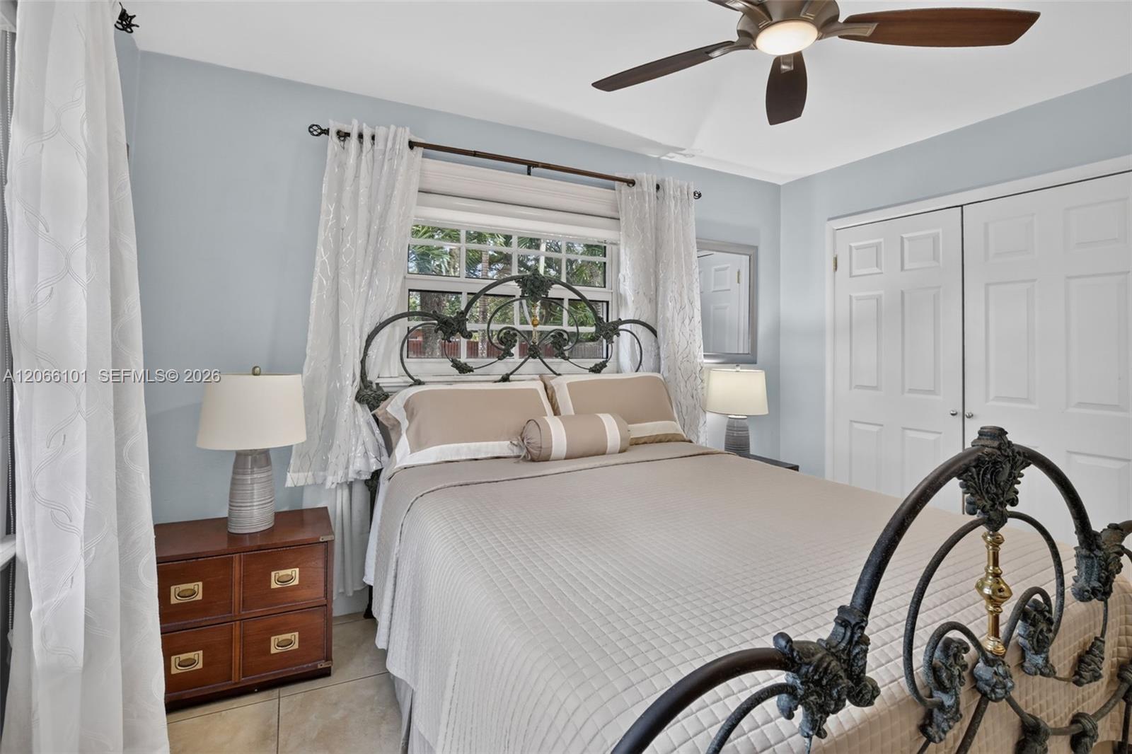 801 Ixora Ln