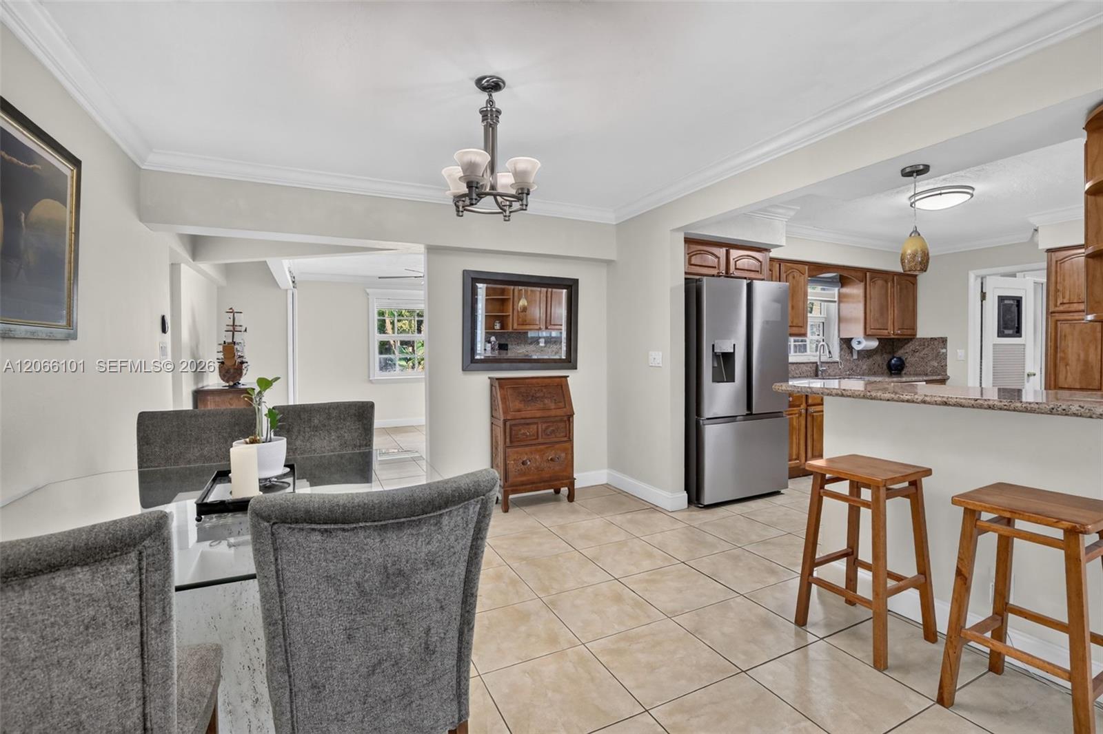 801 Ixora Ln
