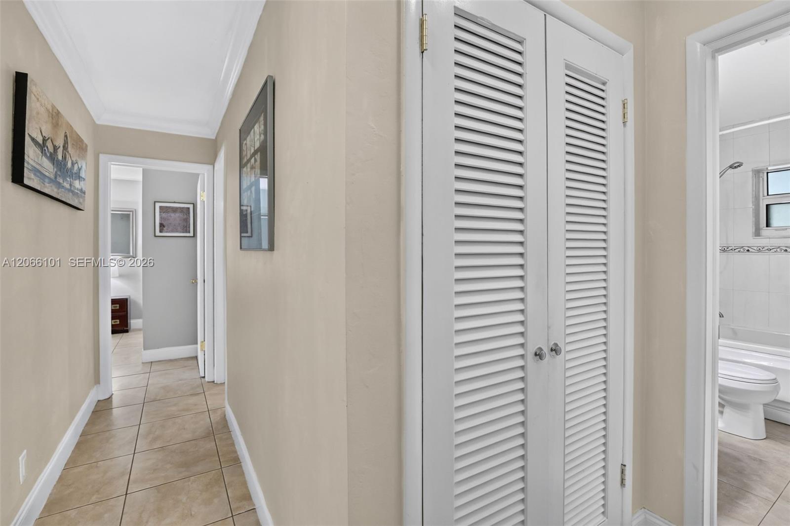 801 Ixora Ln
