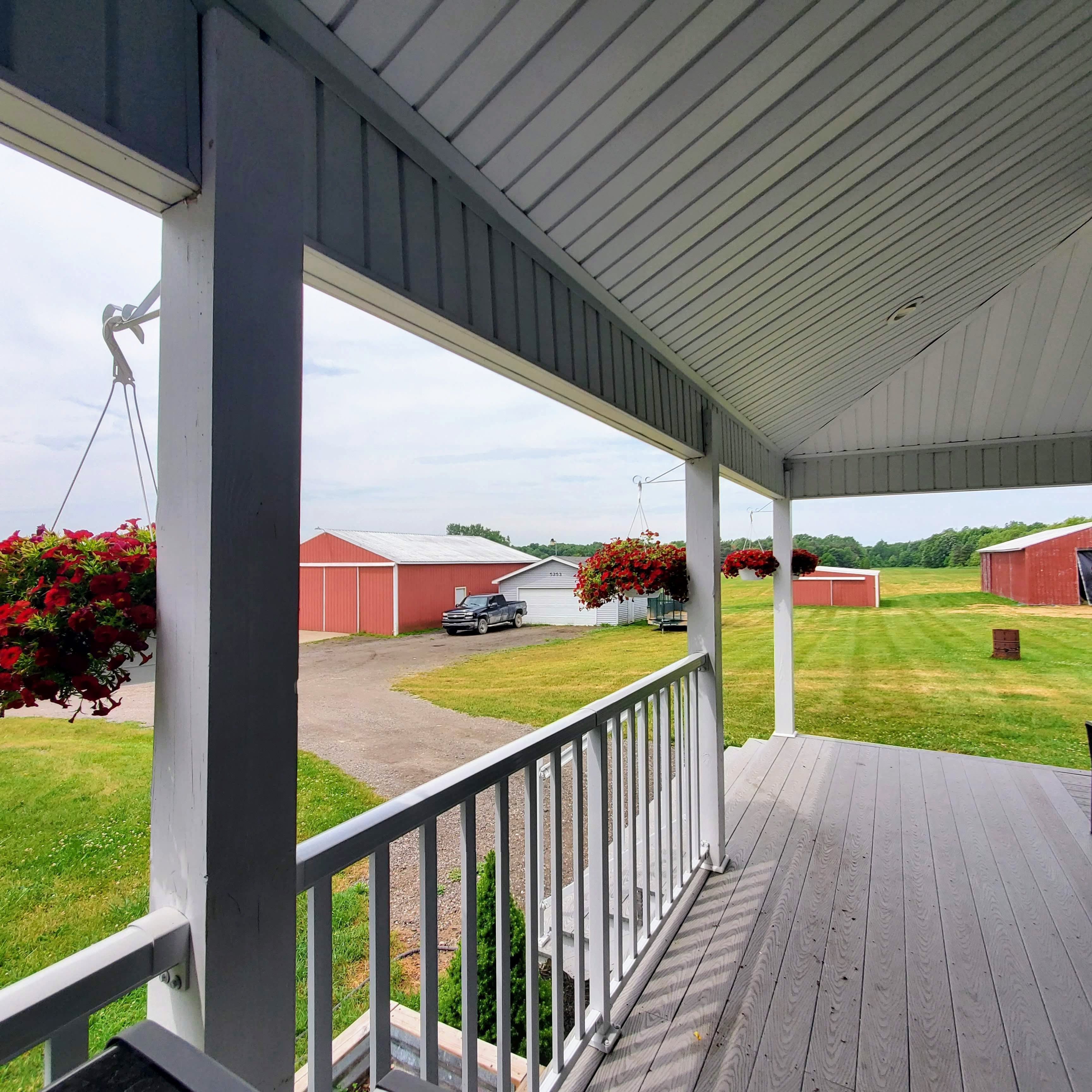 5253 N HENDERSON Road