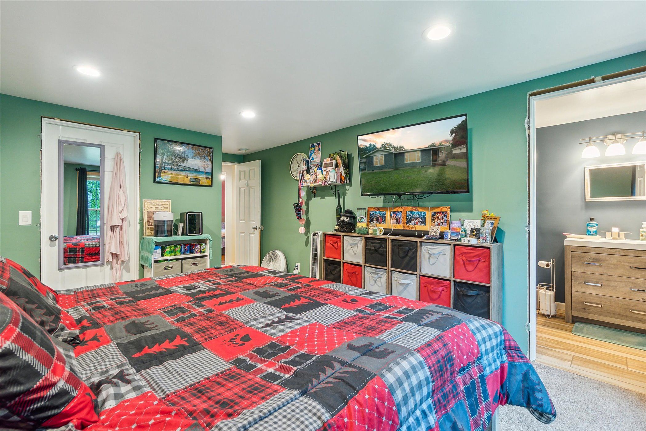 7201 Schoolcraft Drive