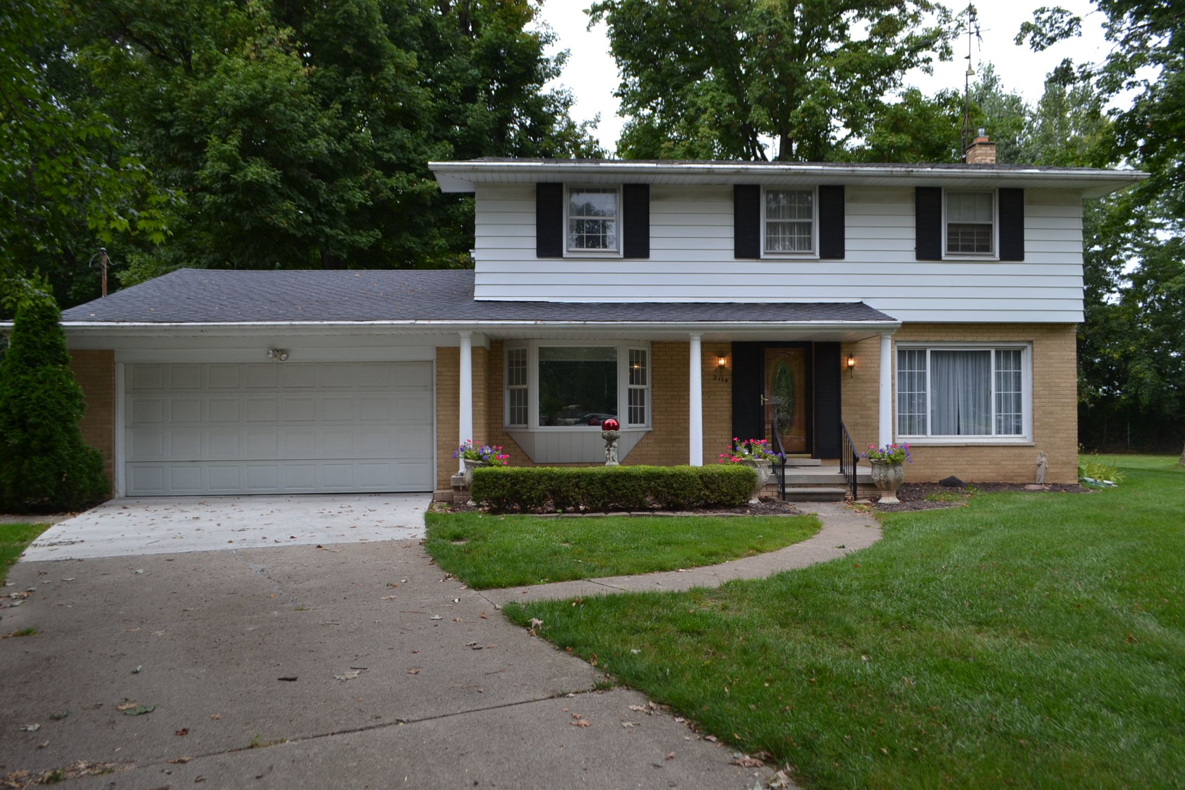 2114 KINGSWOOD Drive