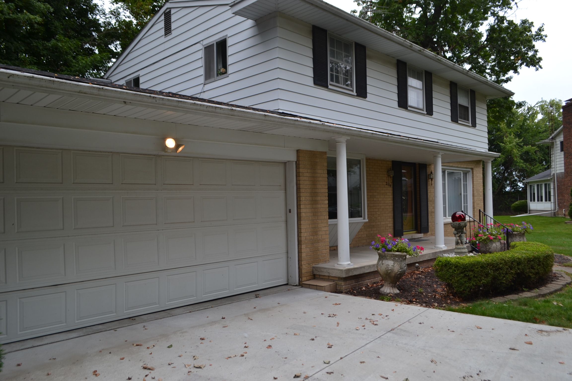 2114 KINGSWOOD Drive