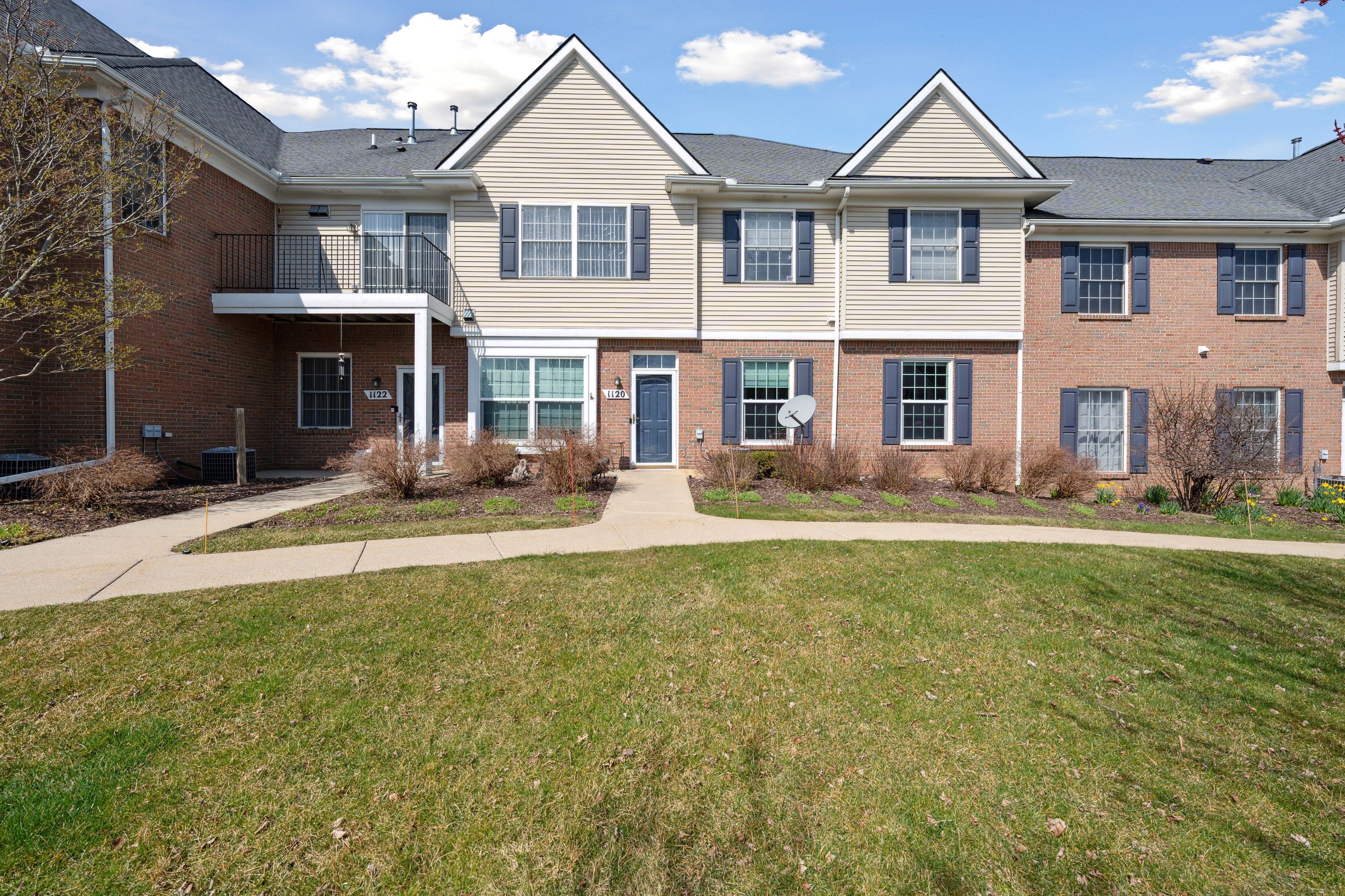1120 RIAL LAKE Drive