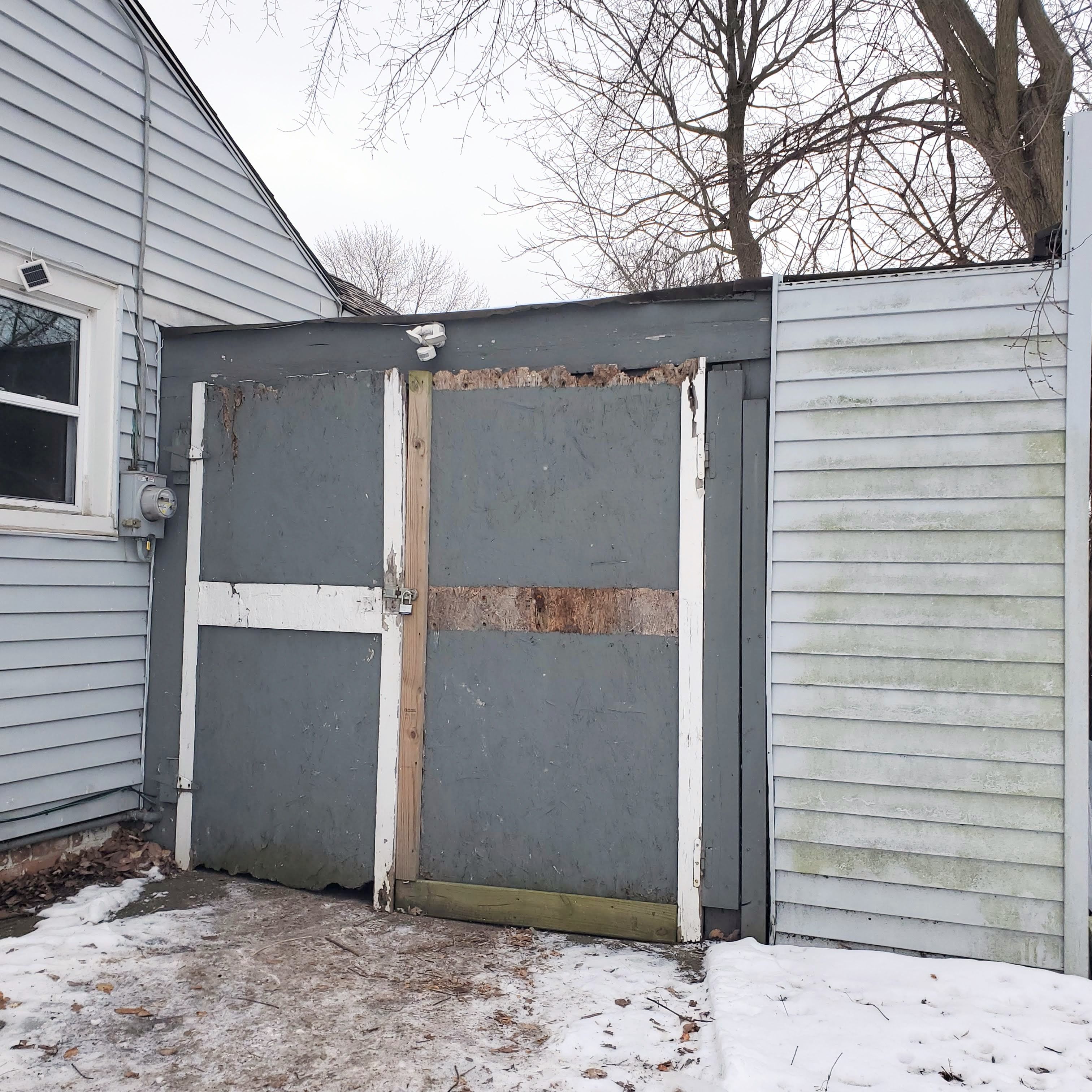 1033 W BOATFIELD Avenue