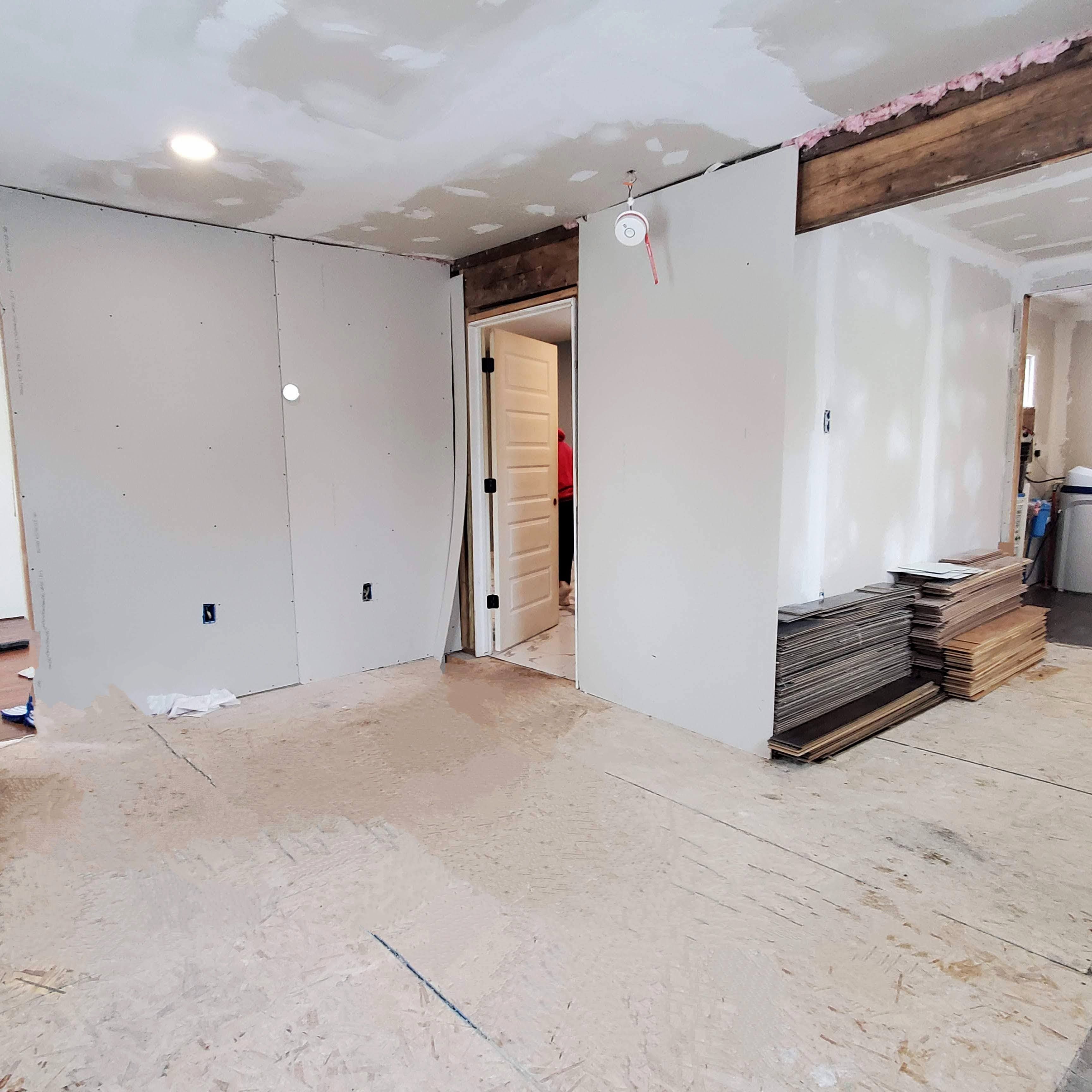 1033 W BOATFIELD Avenue