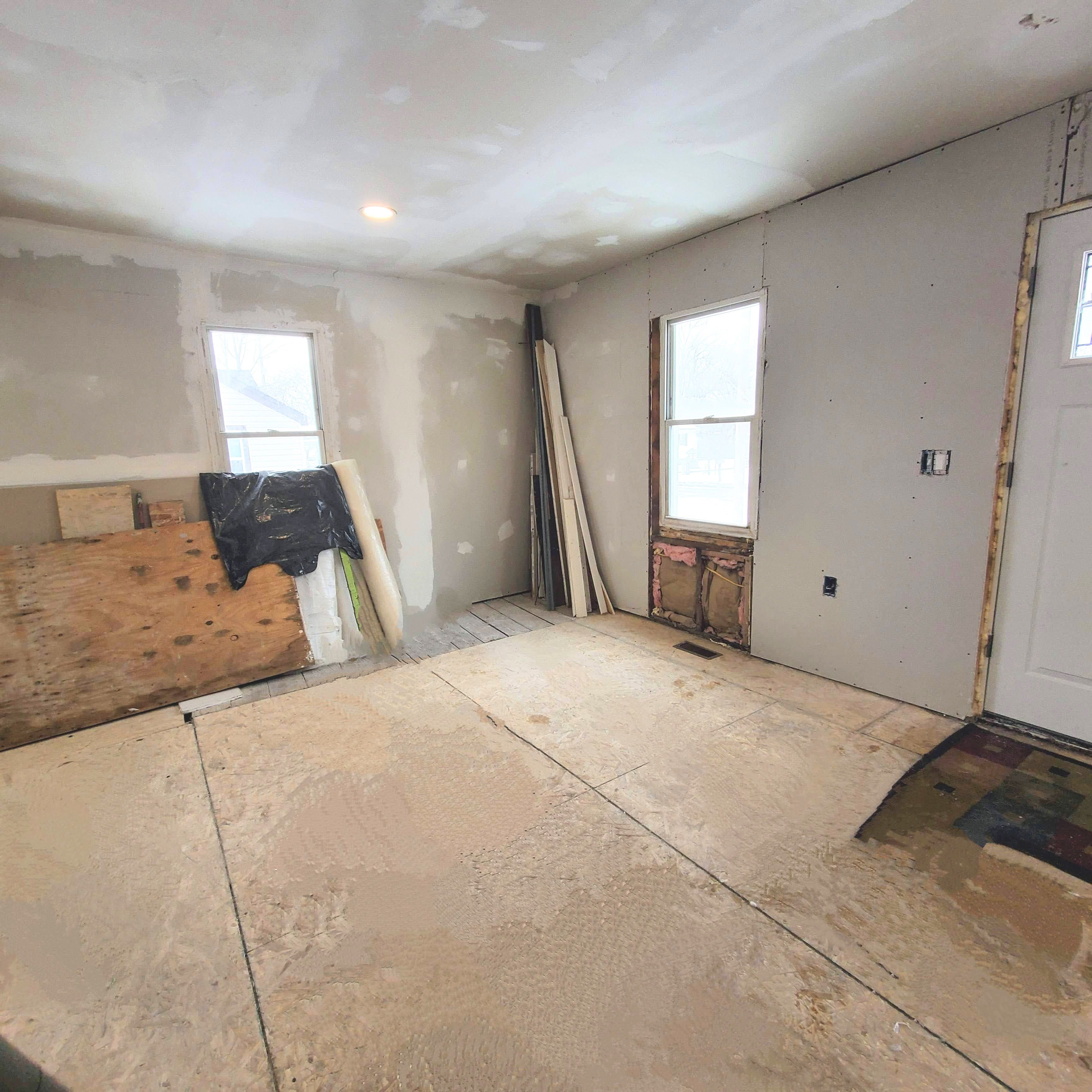 1033 W BOATFIELD Avenue