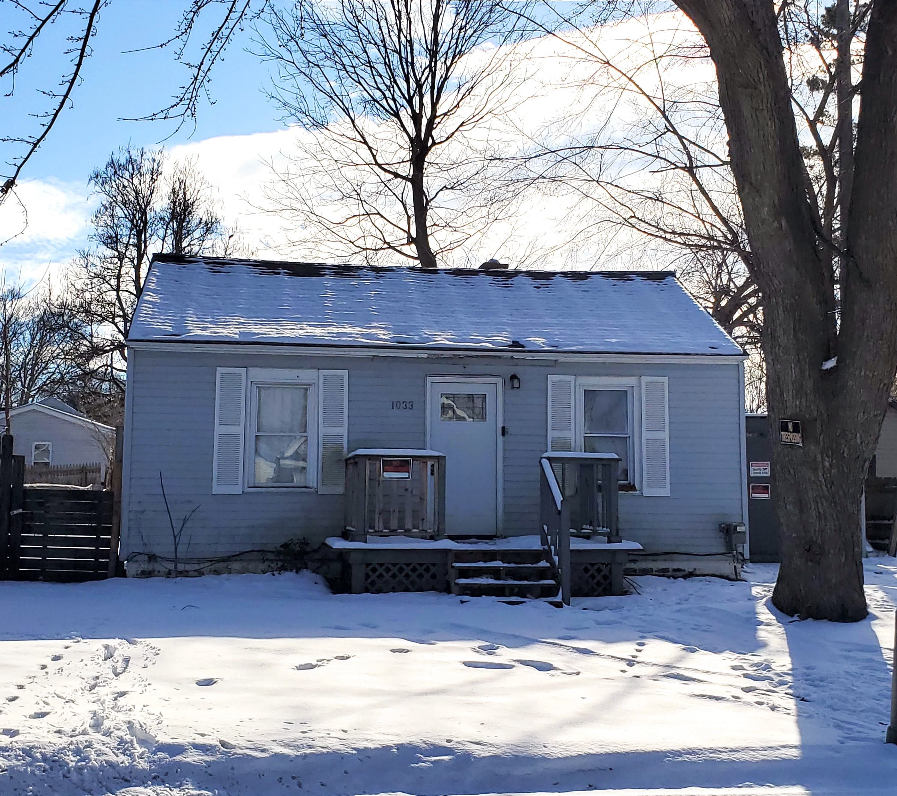 1033 W BOATFIELD Avenue