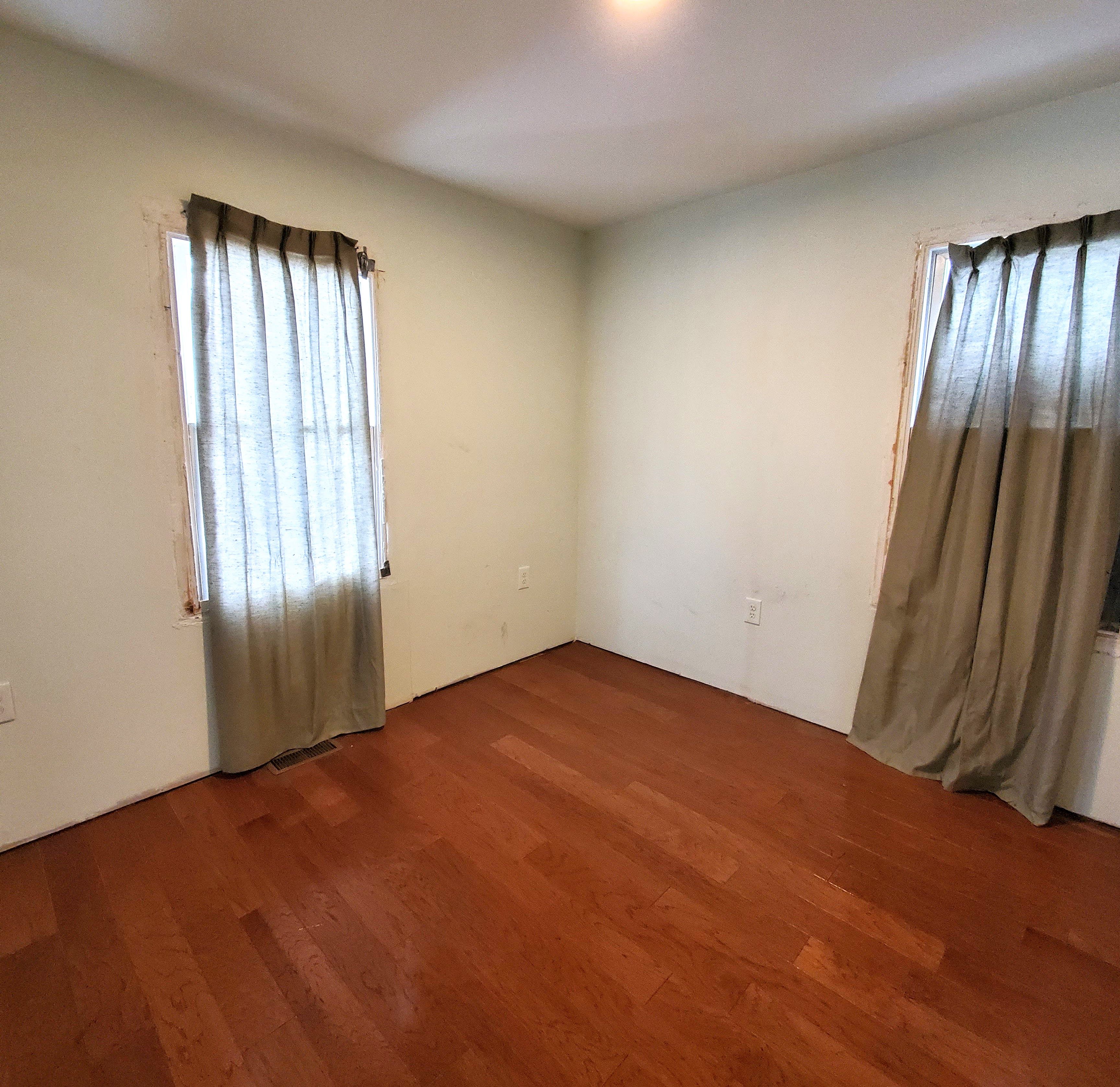 1033 W BOATFIELD Avenue