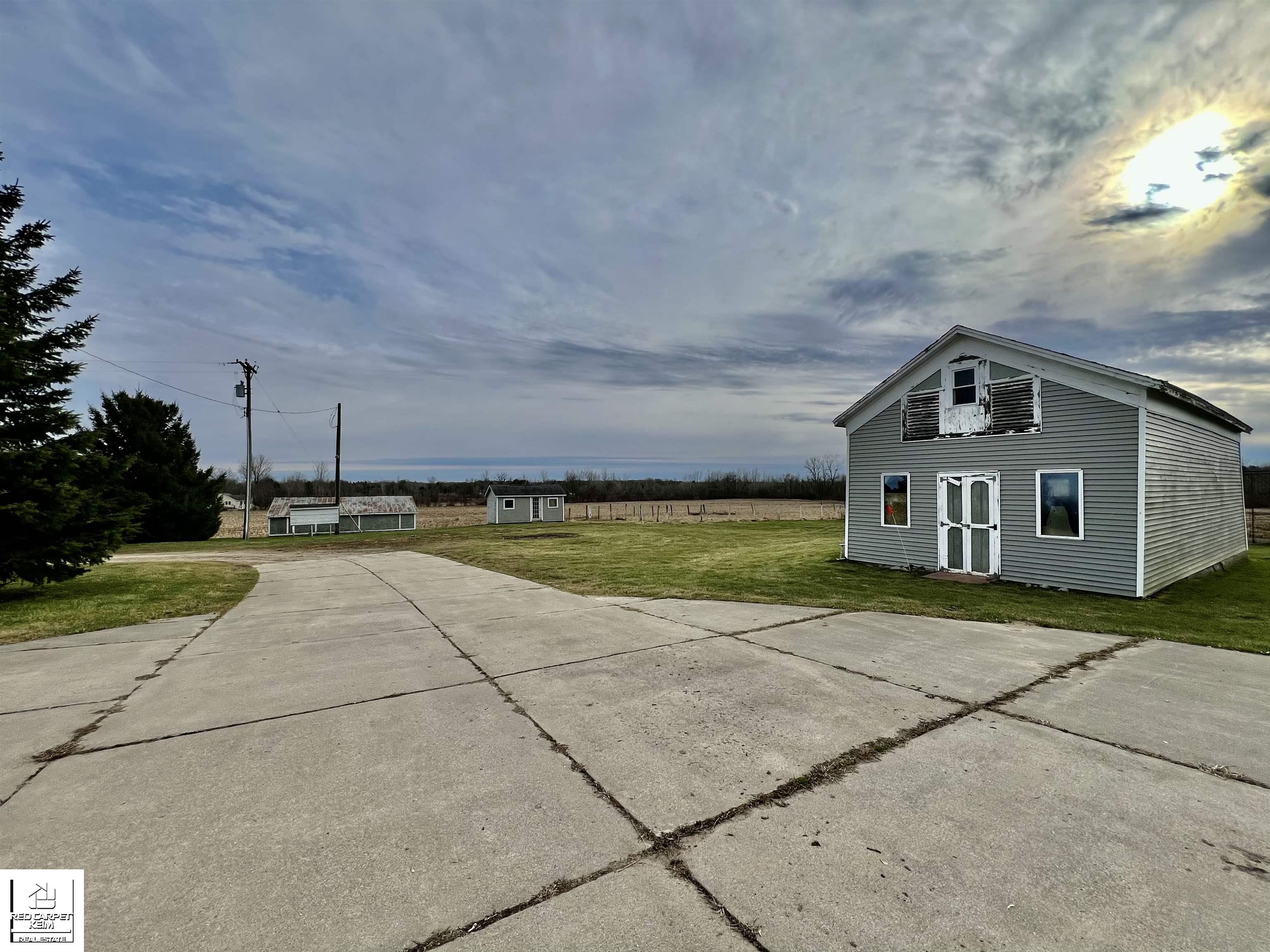 4951 N Lake Road