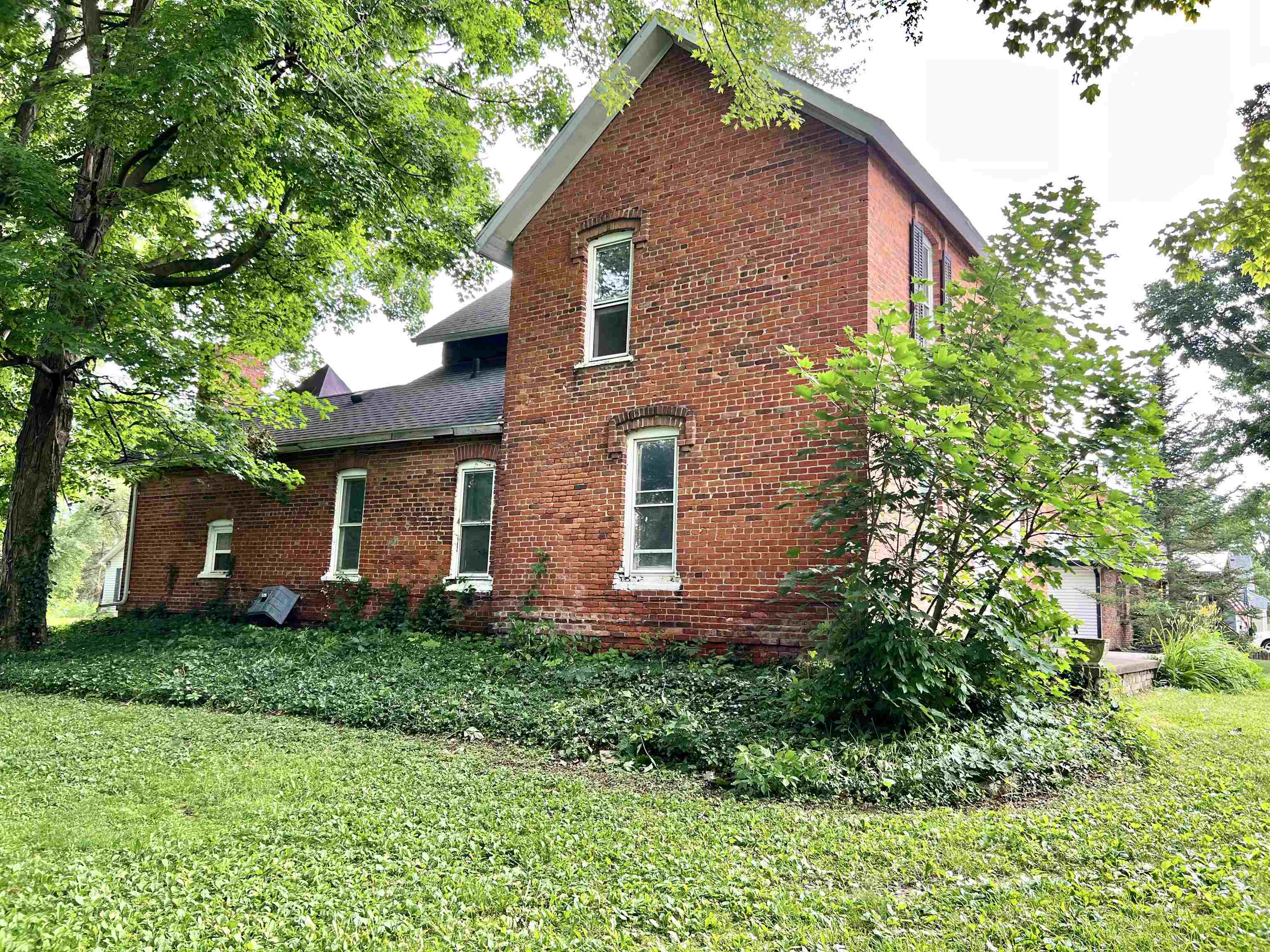 218 E Rising Street