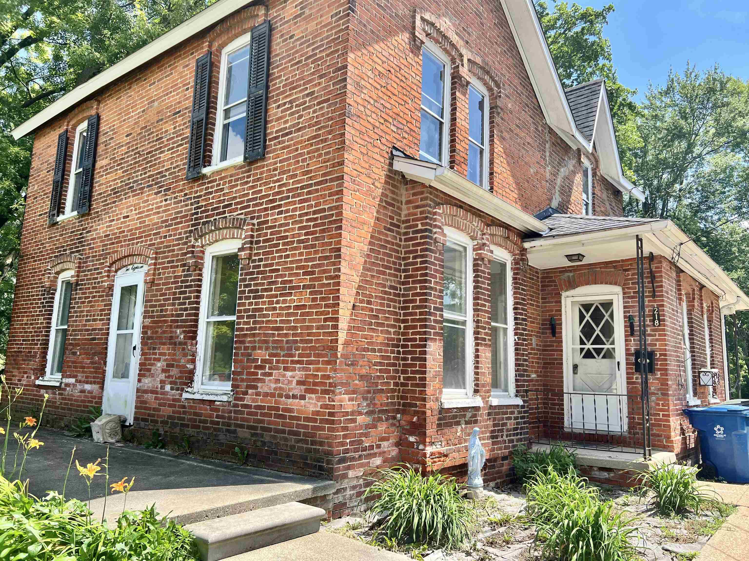 218 E Rising Street