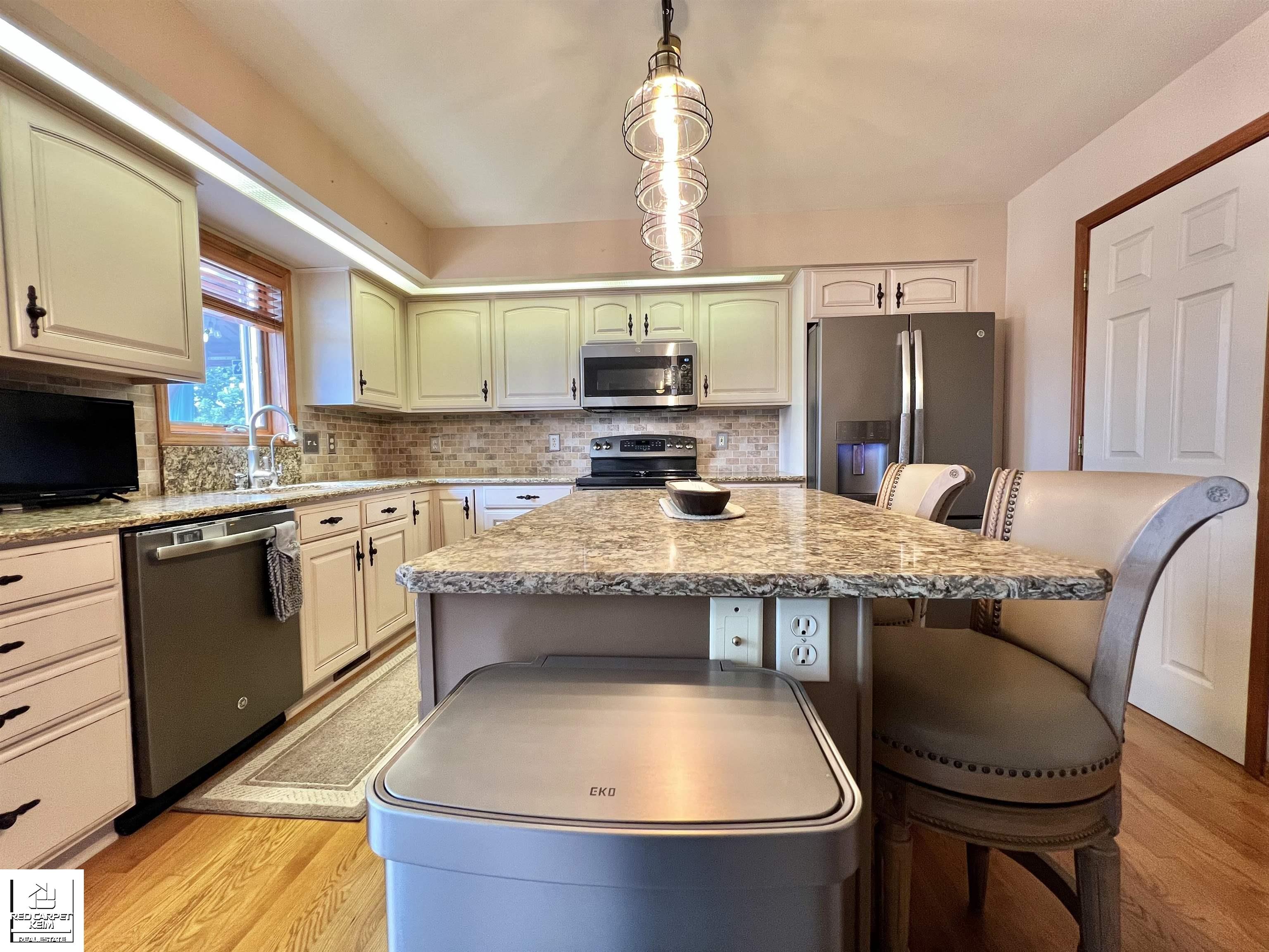 10394 Hills Lane
